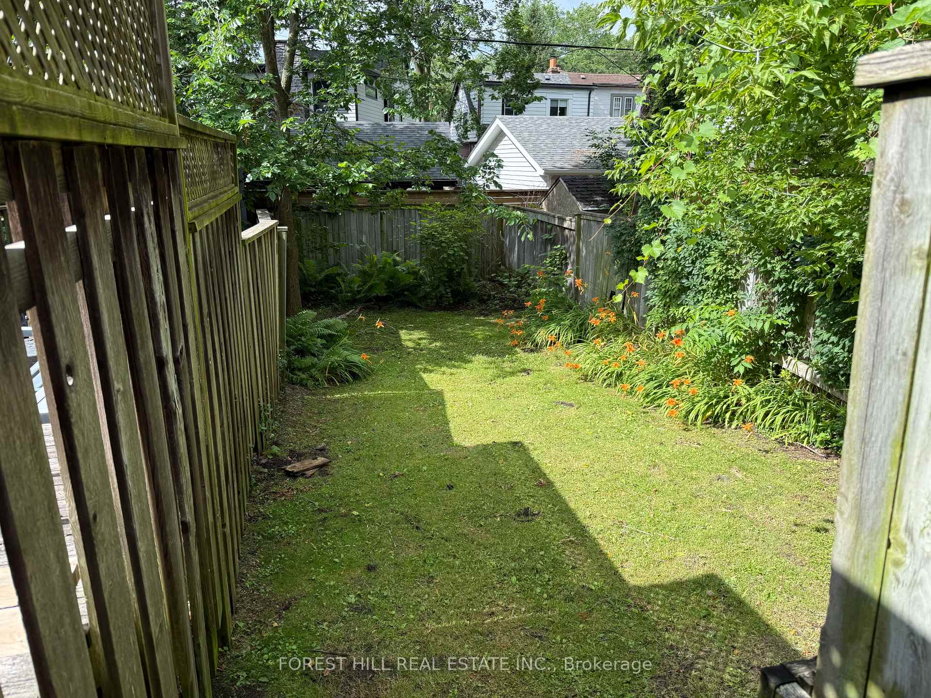 Photo 5 of 27 Dixon Avenue, Toronto, The Beaches — HOMEH