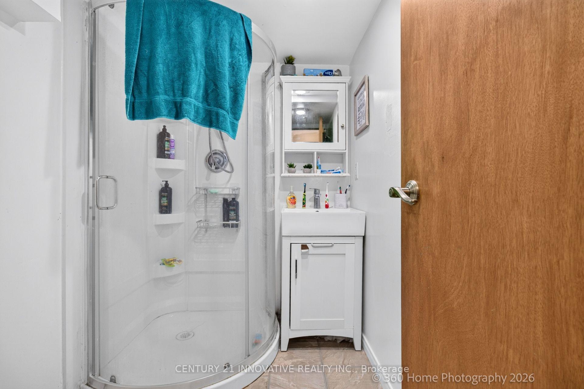 Photo 3 of 888 Southgate Drive, Oshawa, Donevan — HOMEH