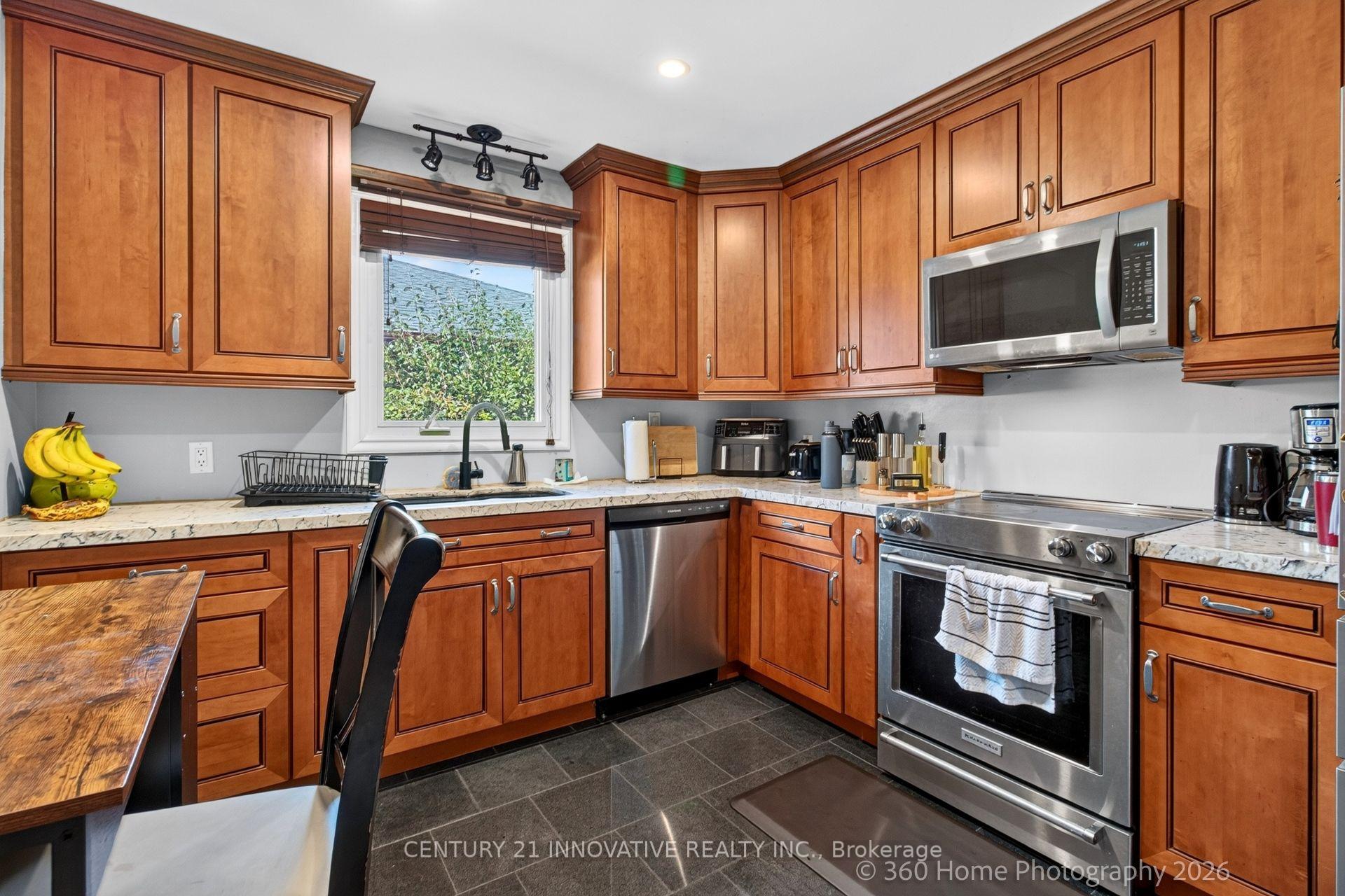 Photo 14 of 888 Southgate Drive, Oshawa, Donevan — HOMEH