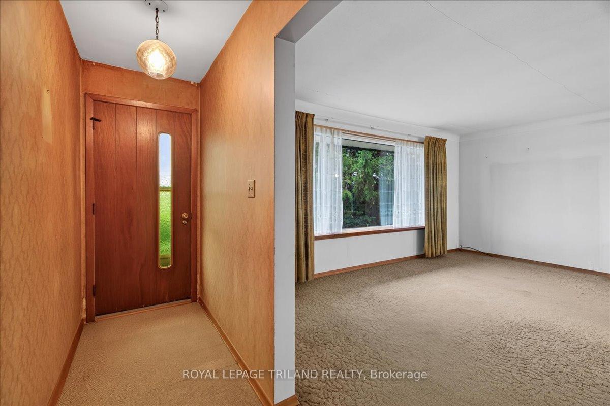 Photo 5 of 6097 Egremont Drive, Middlesex Centre, Rural Middlesex Centre — HOMEH