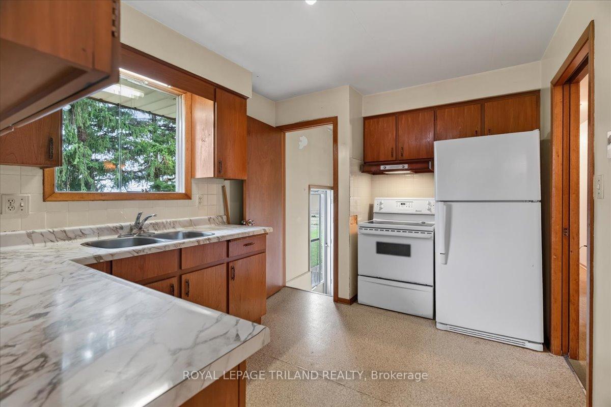 Photo 11 of 6097 Egremont Drive, Middlesex Centre, Rural Middlesex Centre — HOMEH