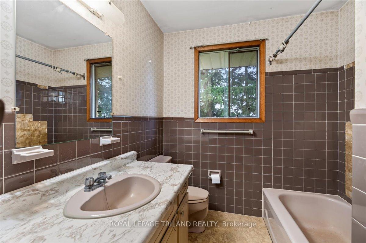 Photo 16 of 6097 Egremont Drive, Middlesex Centre, Rural Middlesex Centre — HOMEH