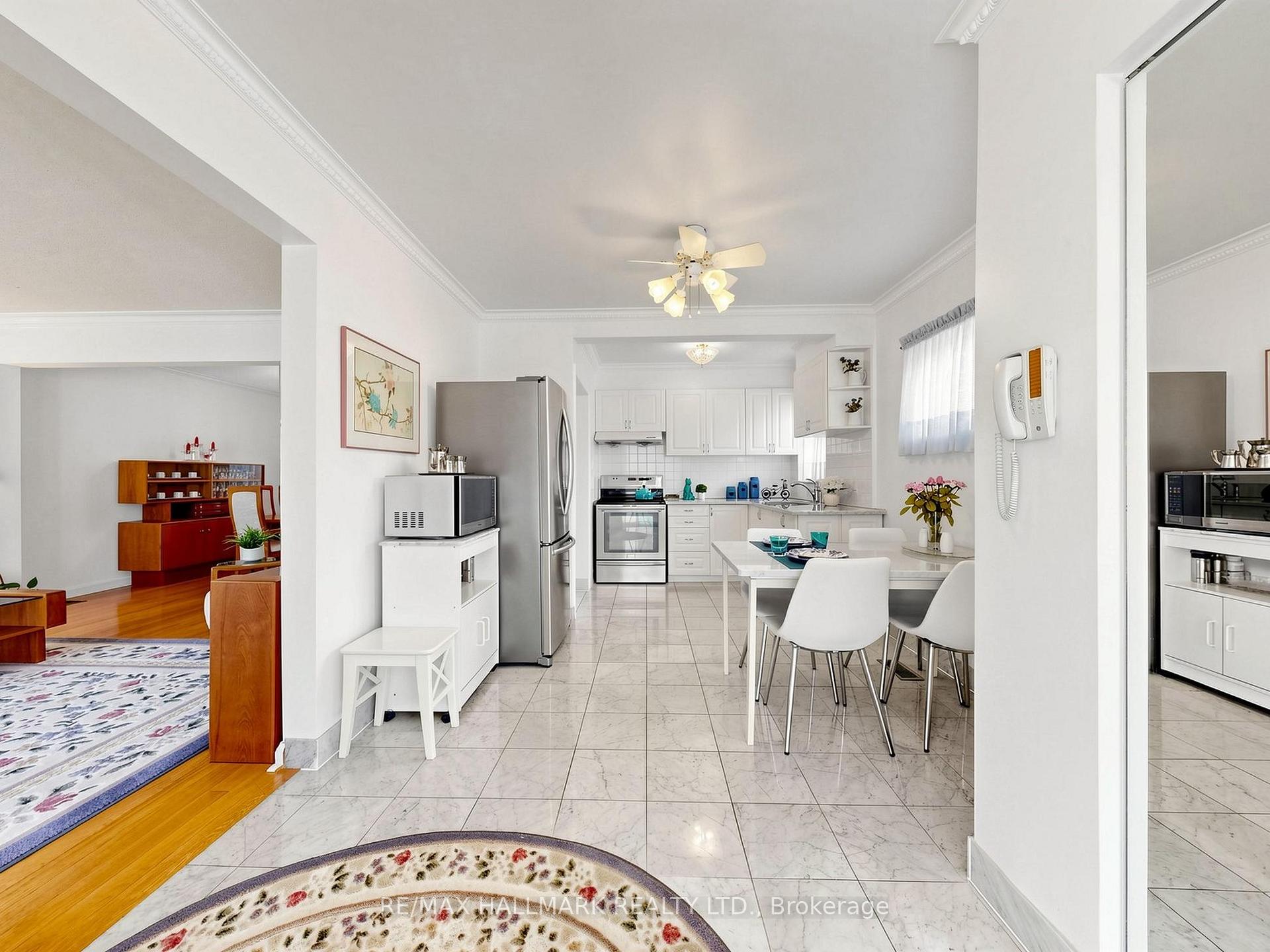 Photo 6 of 20 Elfreda Boulevard, Scarborough, Clairlea-Birchmount — HOMEH