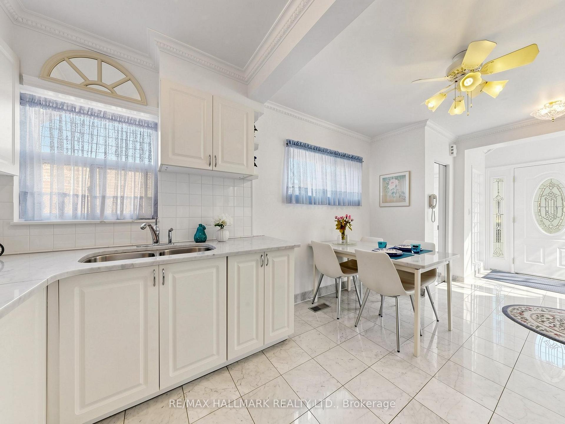 Photo 7 of 20 Elfreda Boulevard, Scarborough, Clairlea-Birchmount — HOMEH