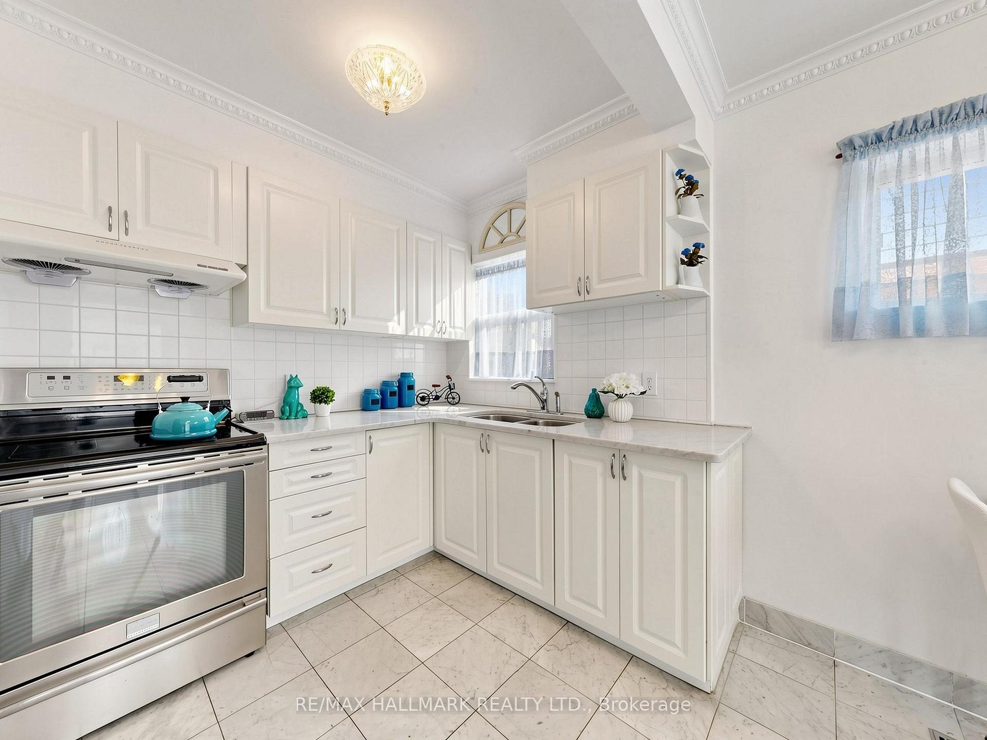 Photo 8 of 20 Elfreda Boulevard, Scarborough, Clairlea-Birchmount — HOMEH