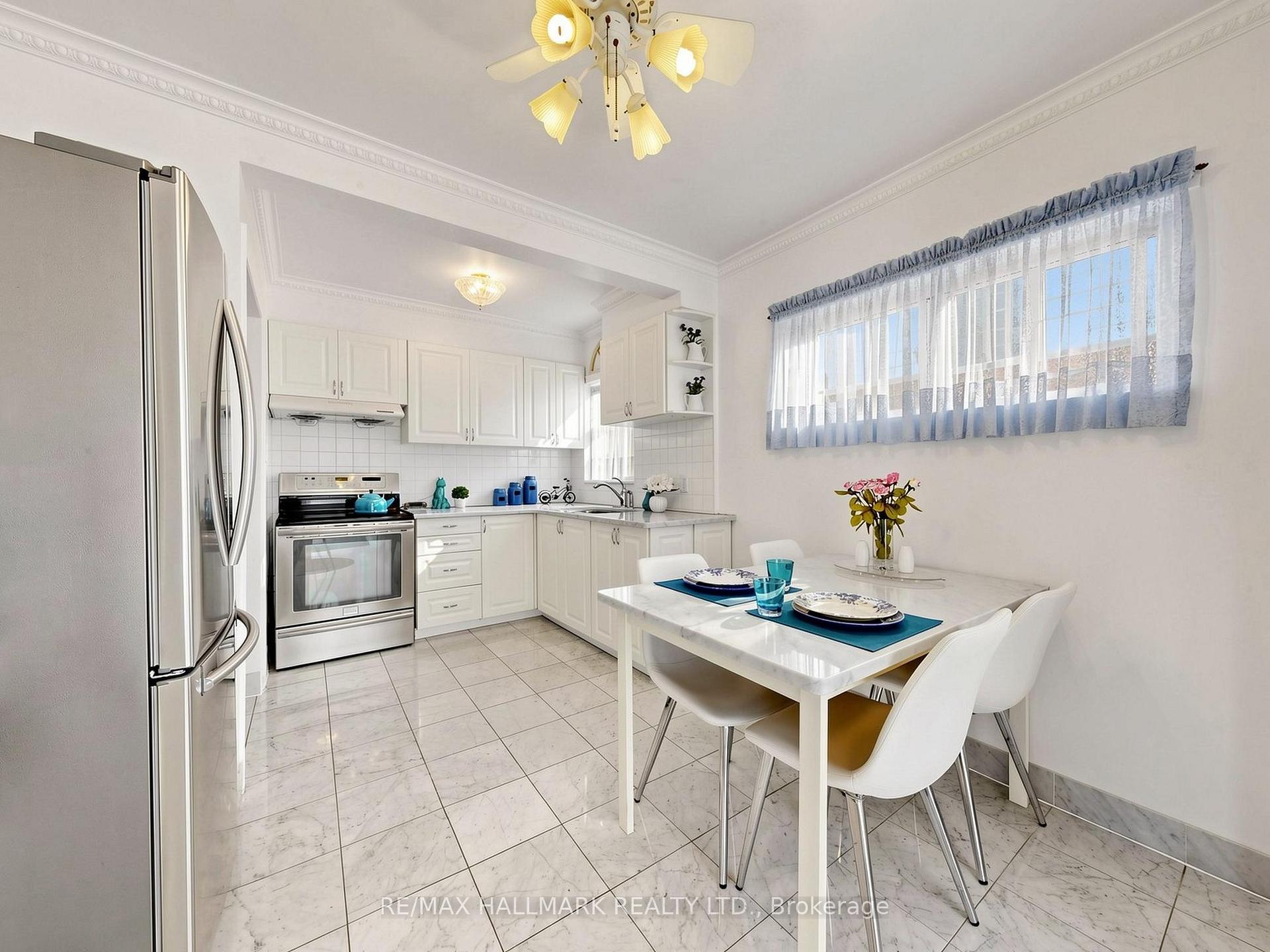 Photo 10 of 20 Elfreda Boulevard, Scarborough, Clairlea-Birchmount — HOMEH