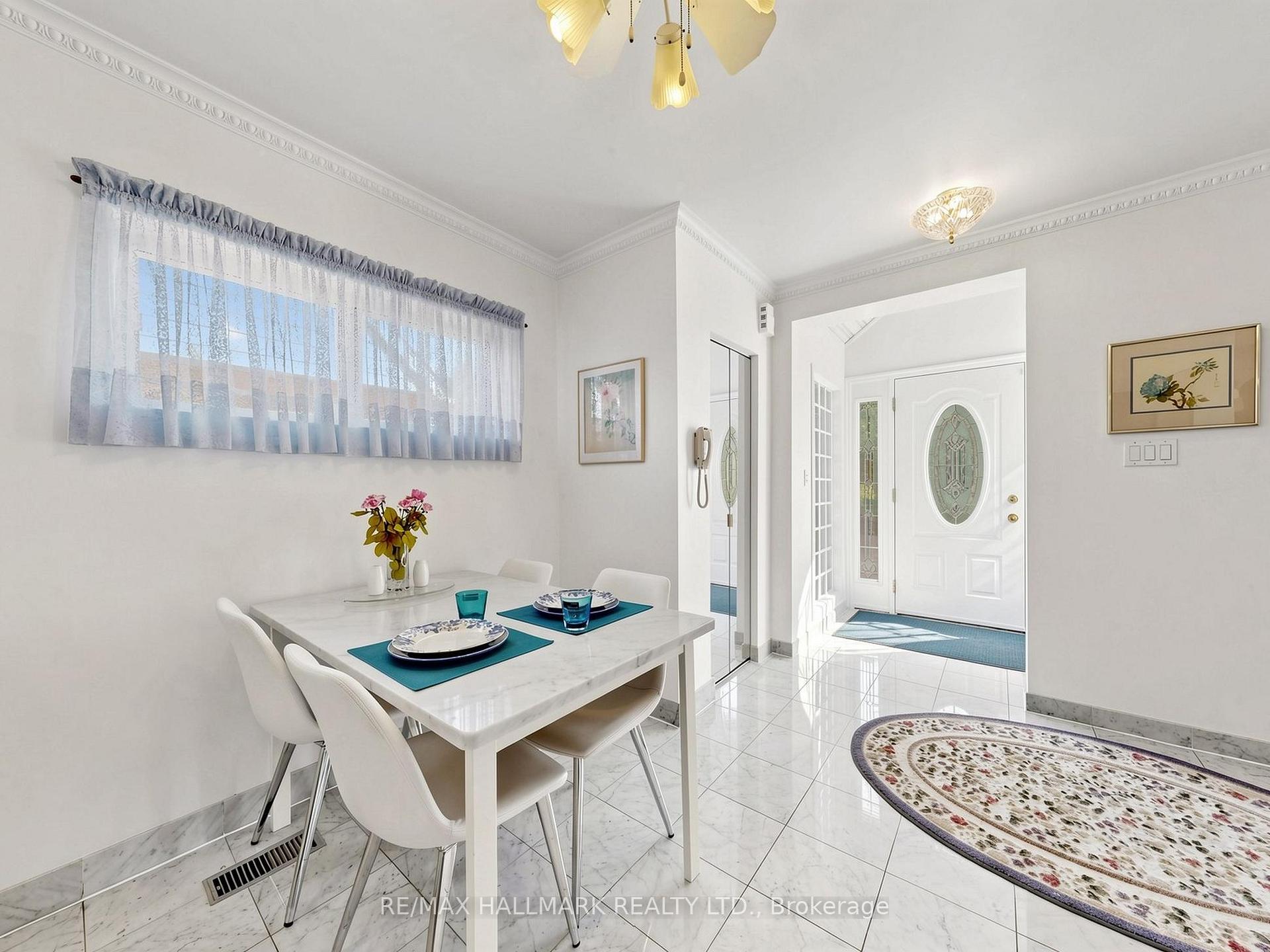 Photo 11 of 20 Elfreda Boulevard, Scarborough, Clairlea-Birchmount — HOMEH