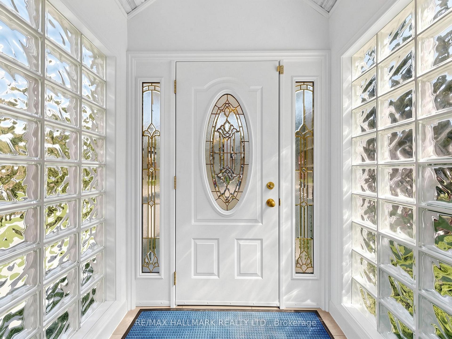 Photo 12 of 20 Elfreda Boulevard, Scarborough, Clairlea-Birchmount — HOMEH