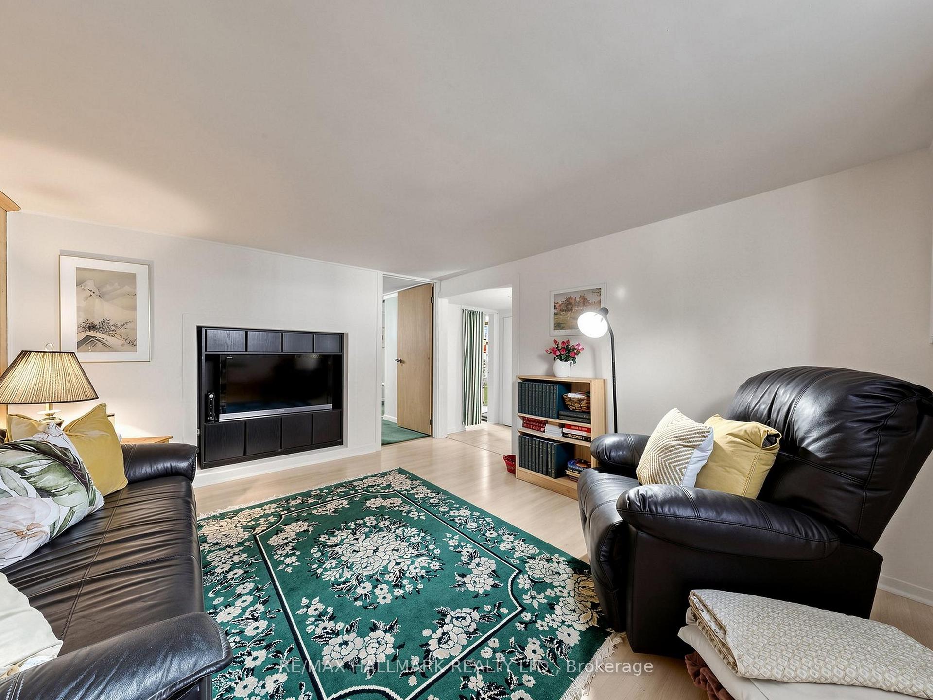 Photo 24 of 20 Elfreda Boulevard, Scarborough, Clairlea-Birchmount — HOMEH