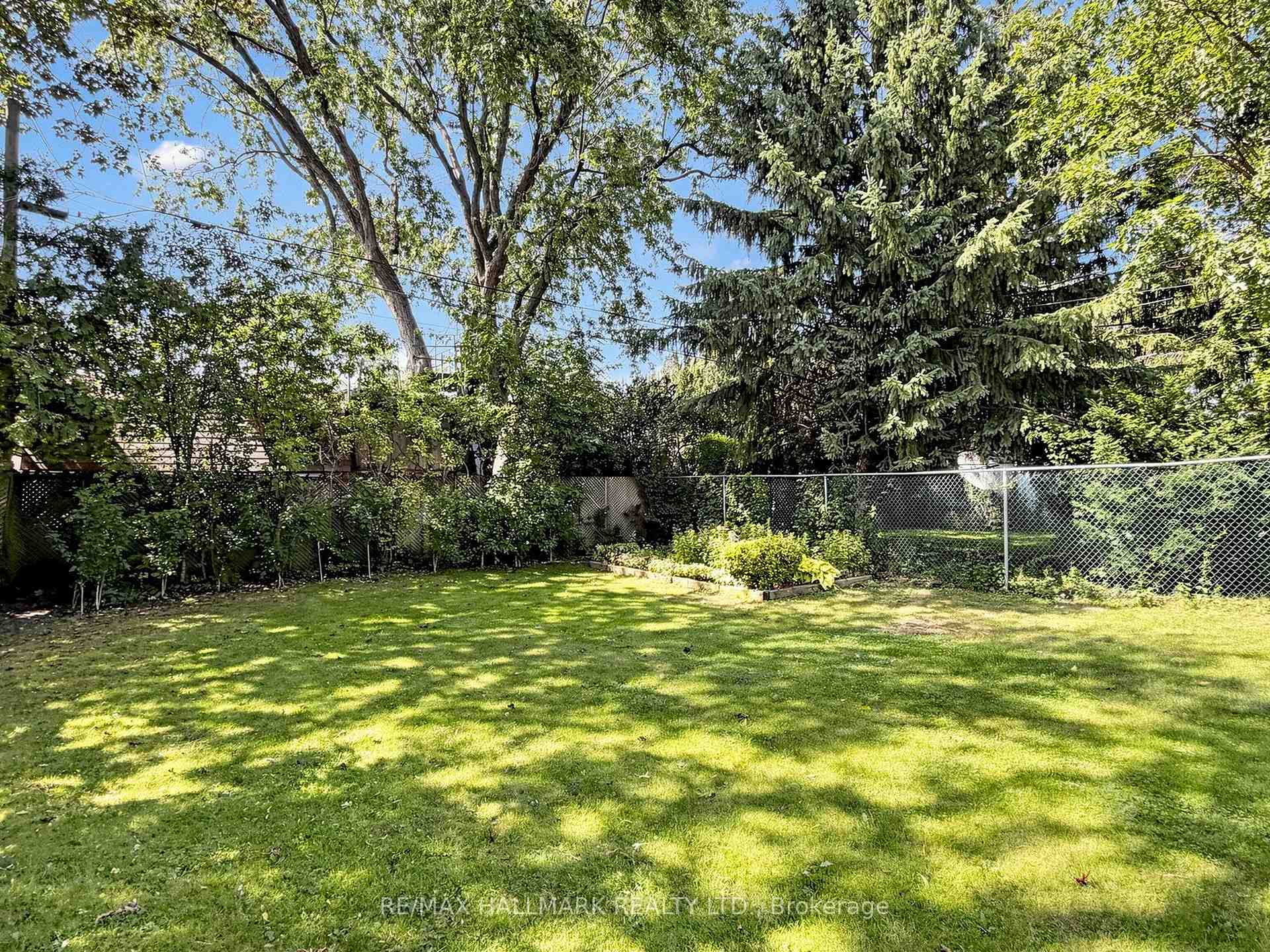 Photo 31 of 20 Elfreda Boulevard, Scarborough, Clairlea-Birchmount — HOMEH