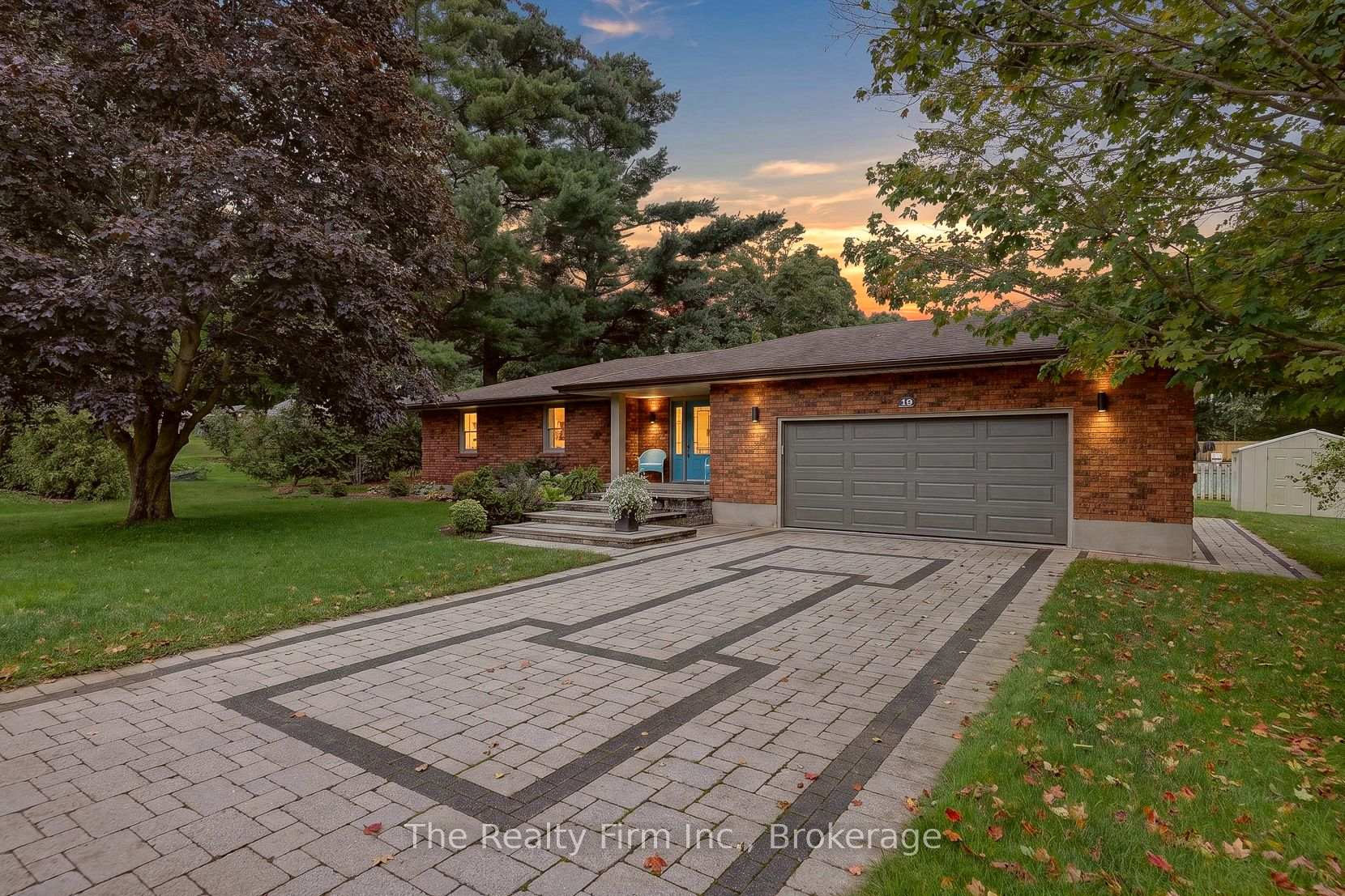 Photo of 19 Wellington Street W