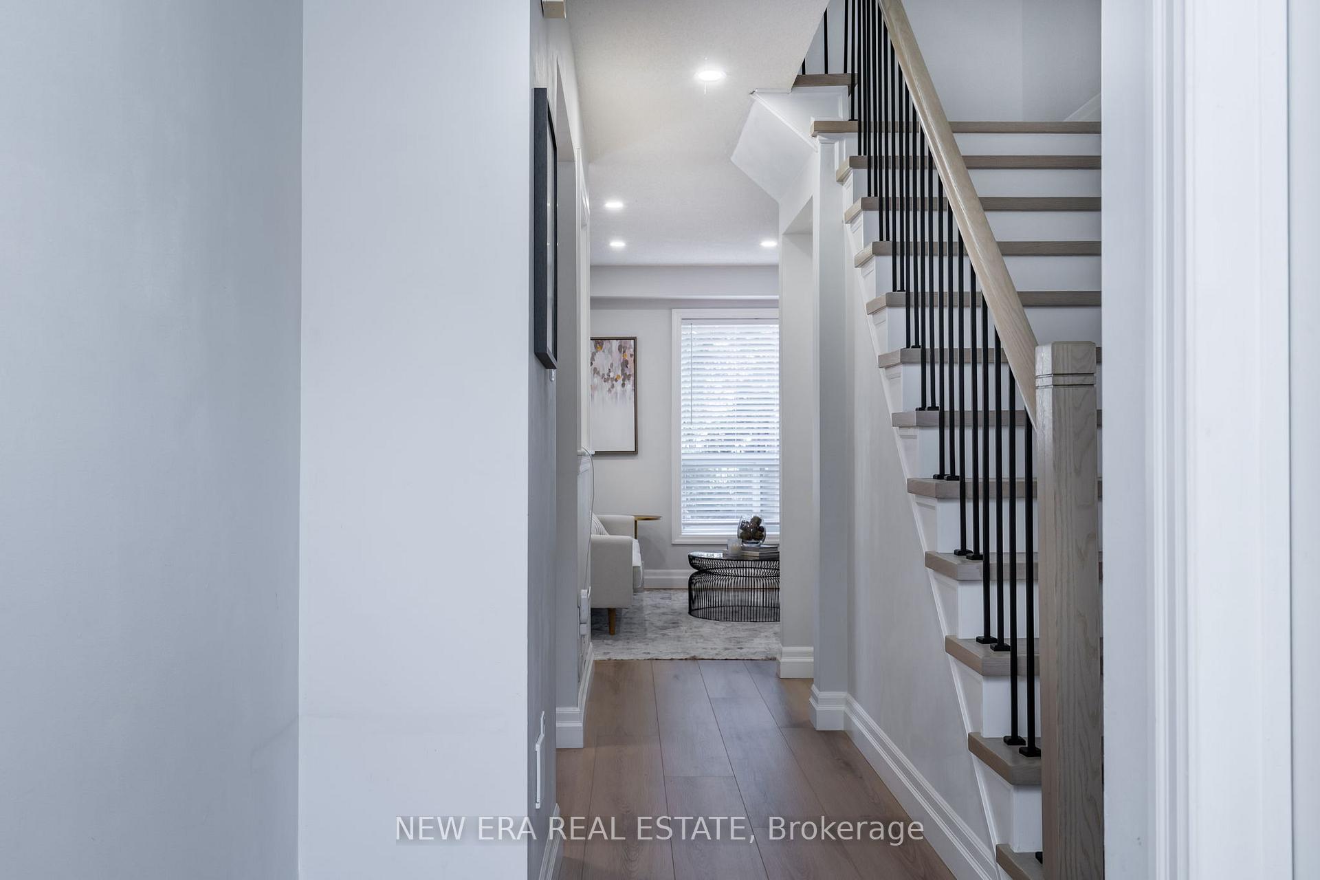 Photo 4 of 25 Berkindale Court, Brampton, Fletcher's Creek South — HOMEH