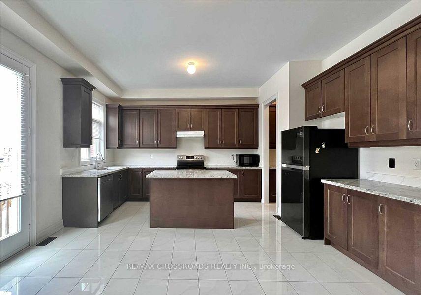 Photo 5 of 71 Hamster Crescent, Aurora, Rural Aurora — HOMEH