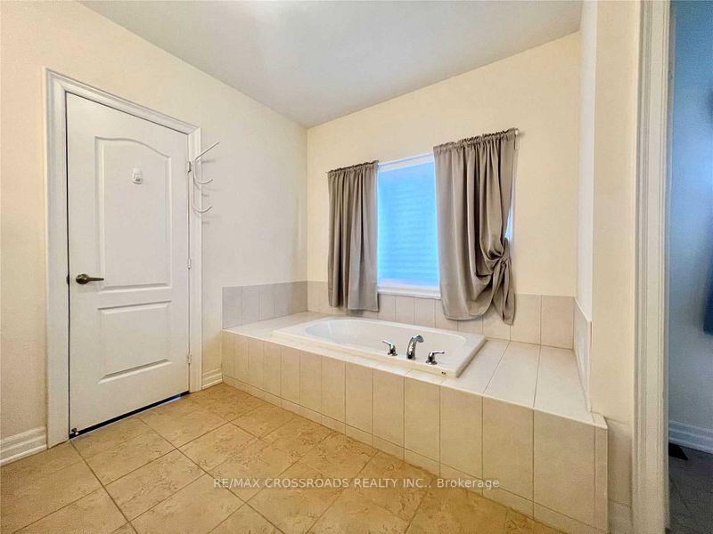 Photo 19 of 71 Hamster Crescent, Aurora, Rural Aurora — HOMEH