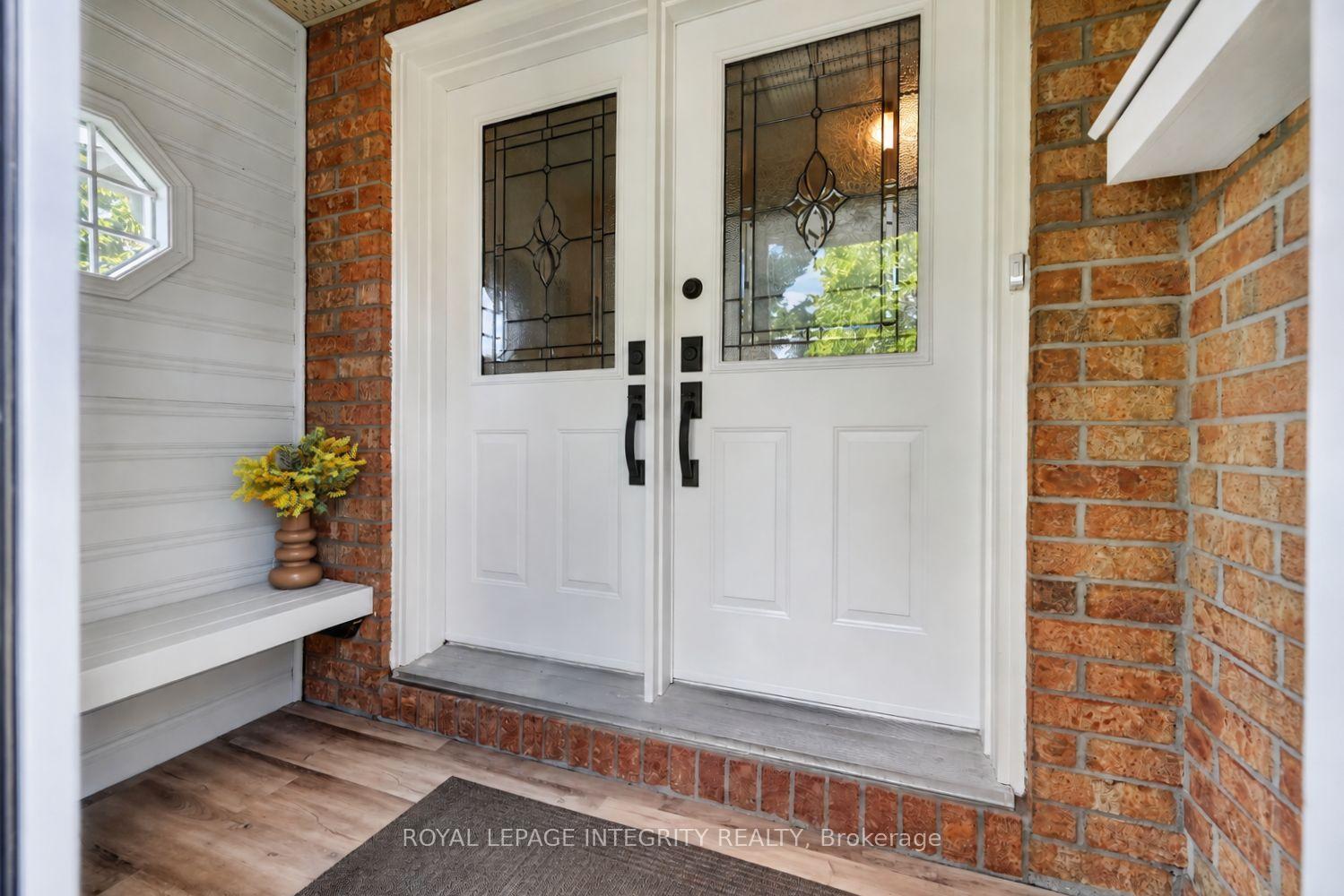 Photo 4 of 1398 Hayes Street, Ottawa, Bilberry Creek/Queenswood Heights — HOMEH