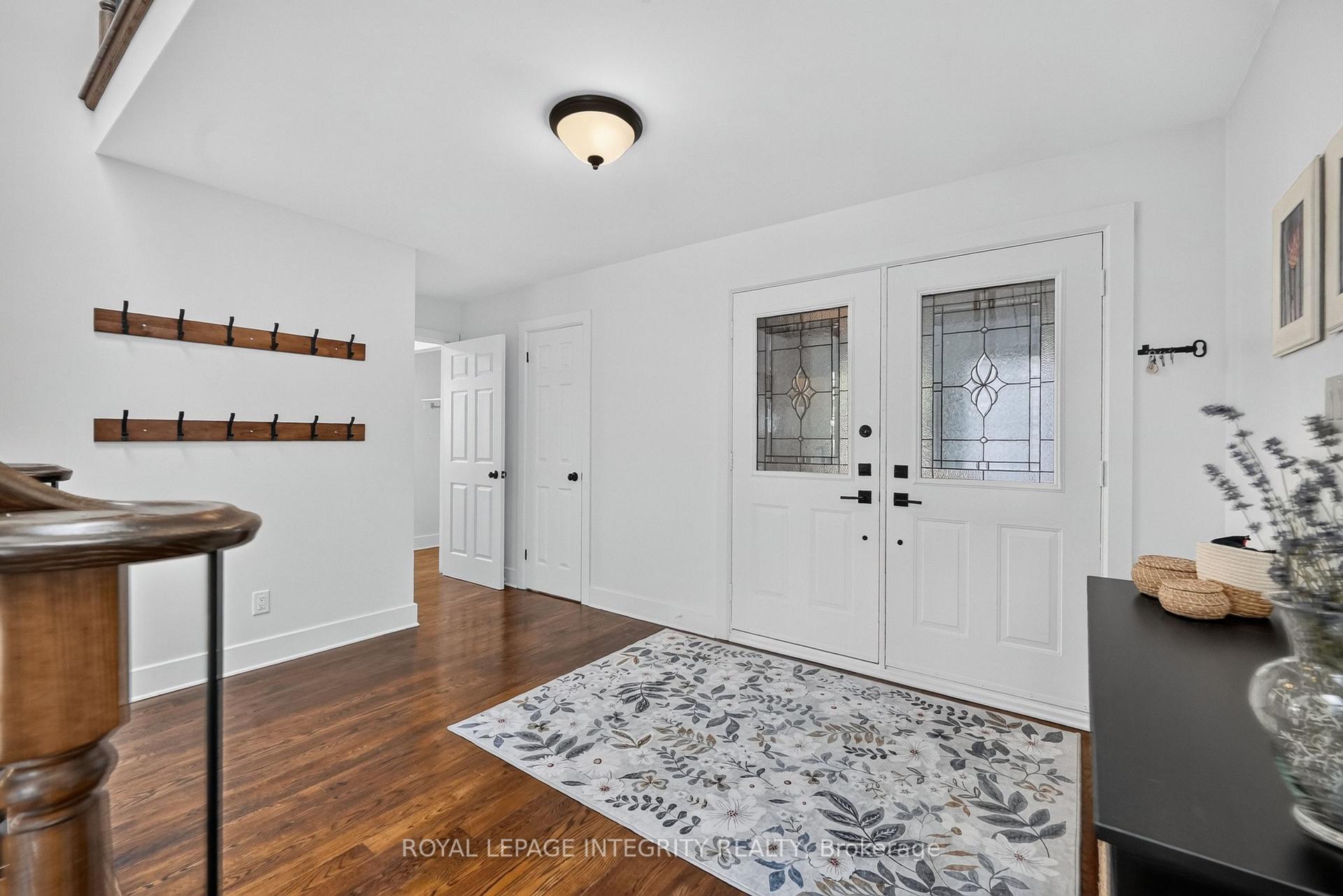 Photo 5 of 1398 Hayes Street, Ottawa, Bilberry Creek/Queenswood Heights — HOMEH