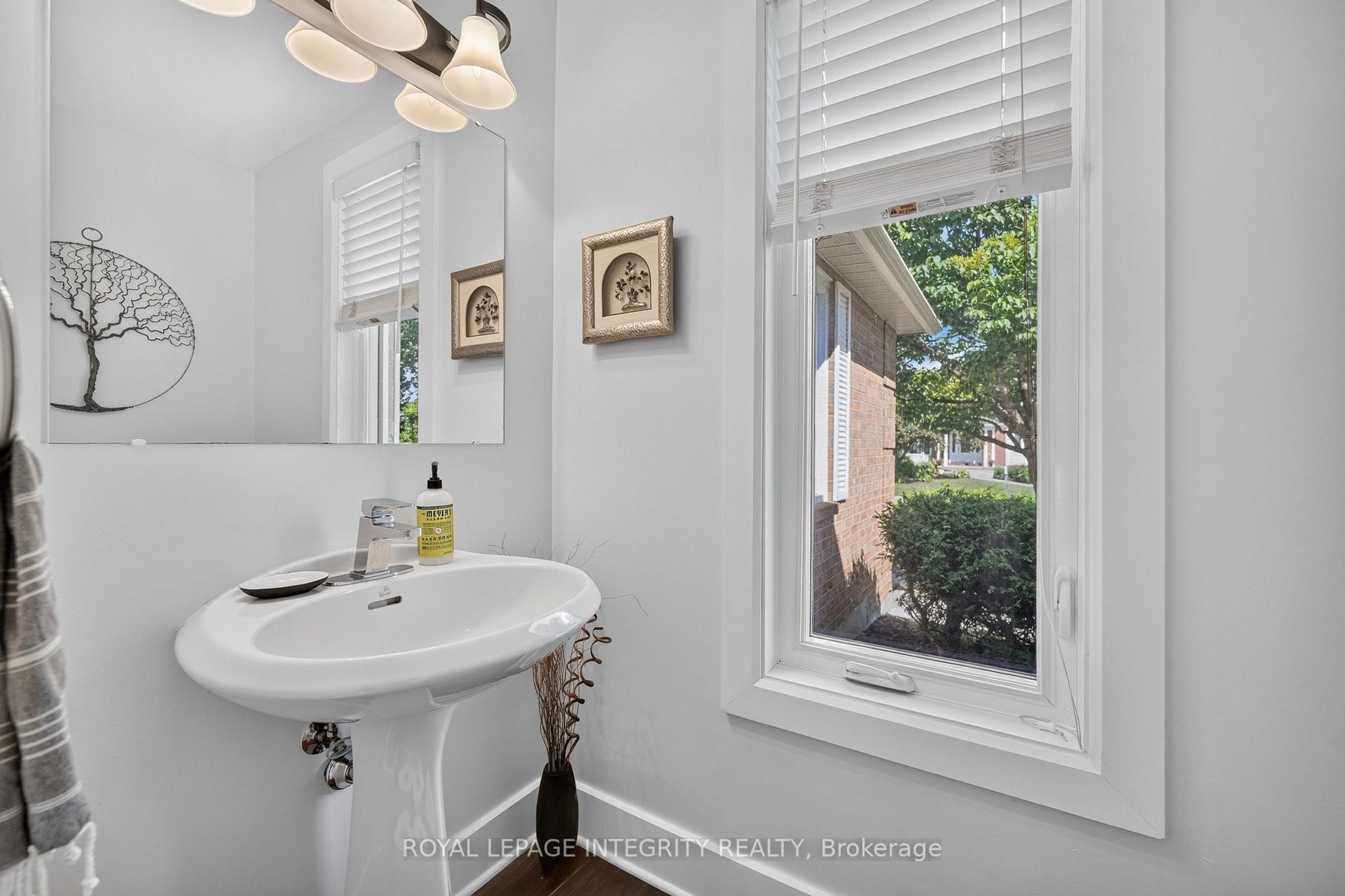 Photo 24 of 1398 Hayes Street, Ottawa, Bilberry Creek/Queenswood Heights — HOMEH
