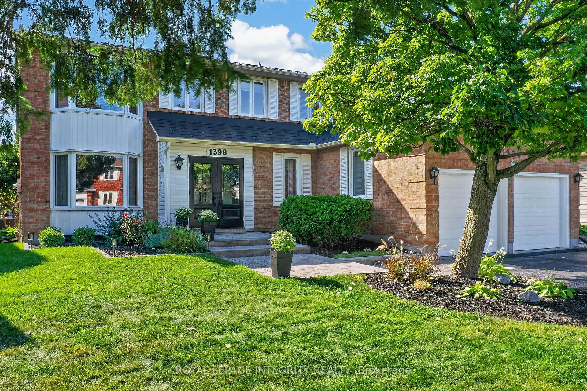 Photo 2 of 1398 Hayes Street, Ottawa, Bilberry Creek/Queenswood Heights — HOMEH