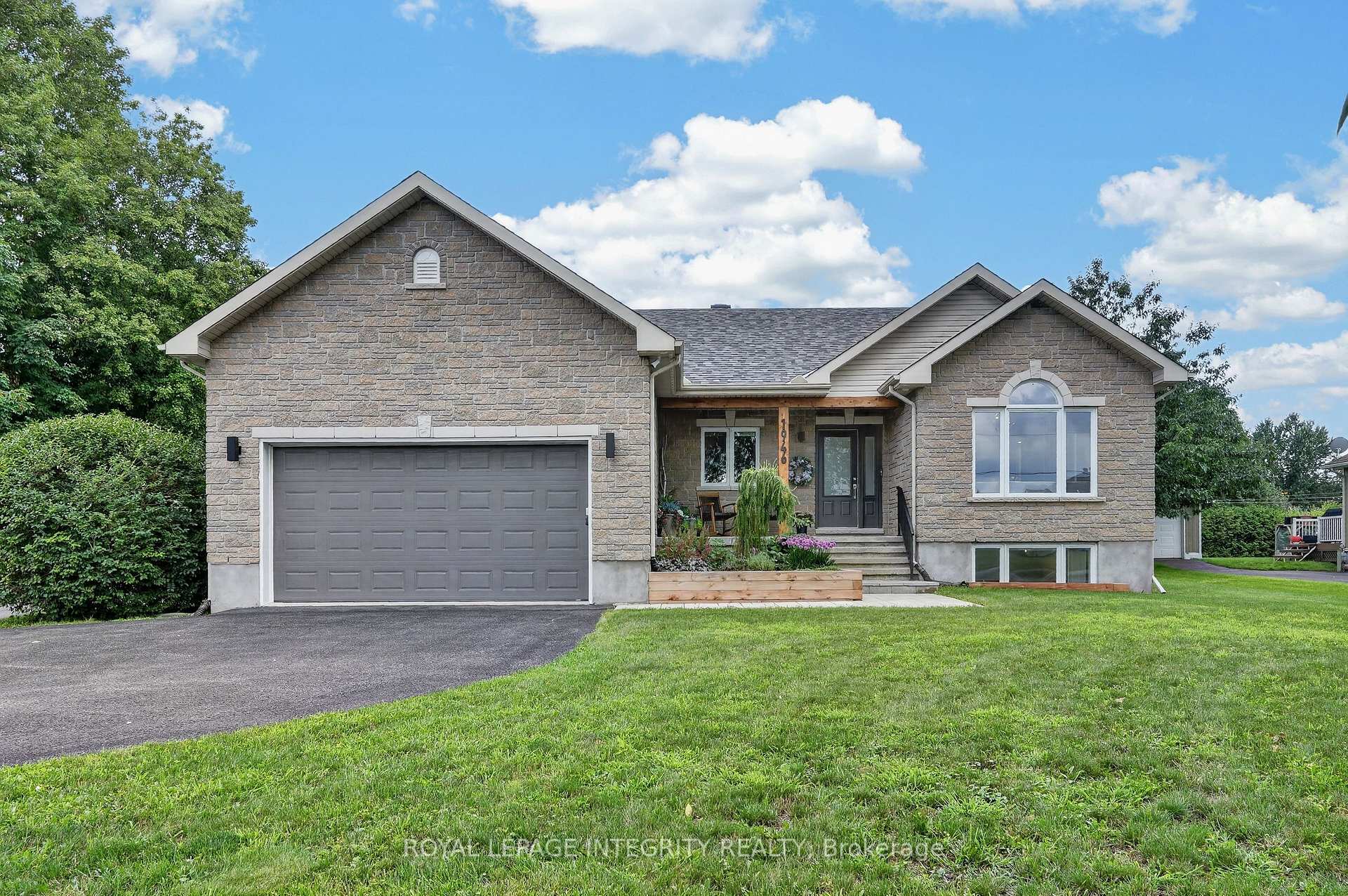 Photo 1 of 1946 Farisita Drive, Ottawa, Vars Village — HOMEH