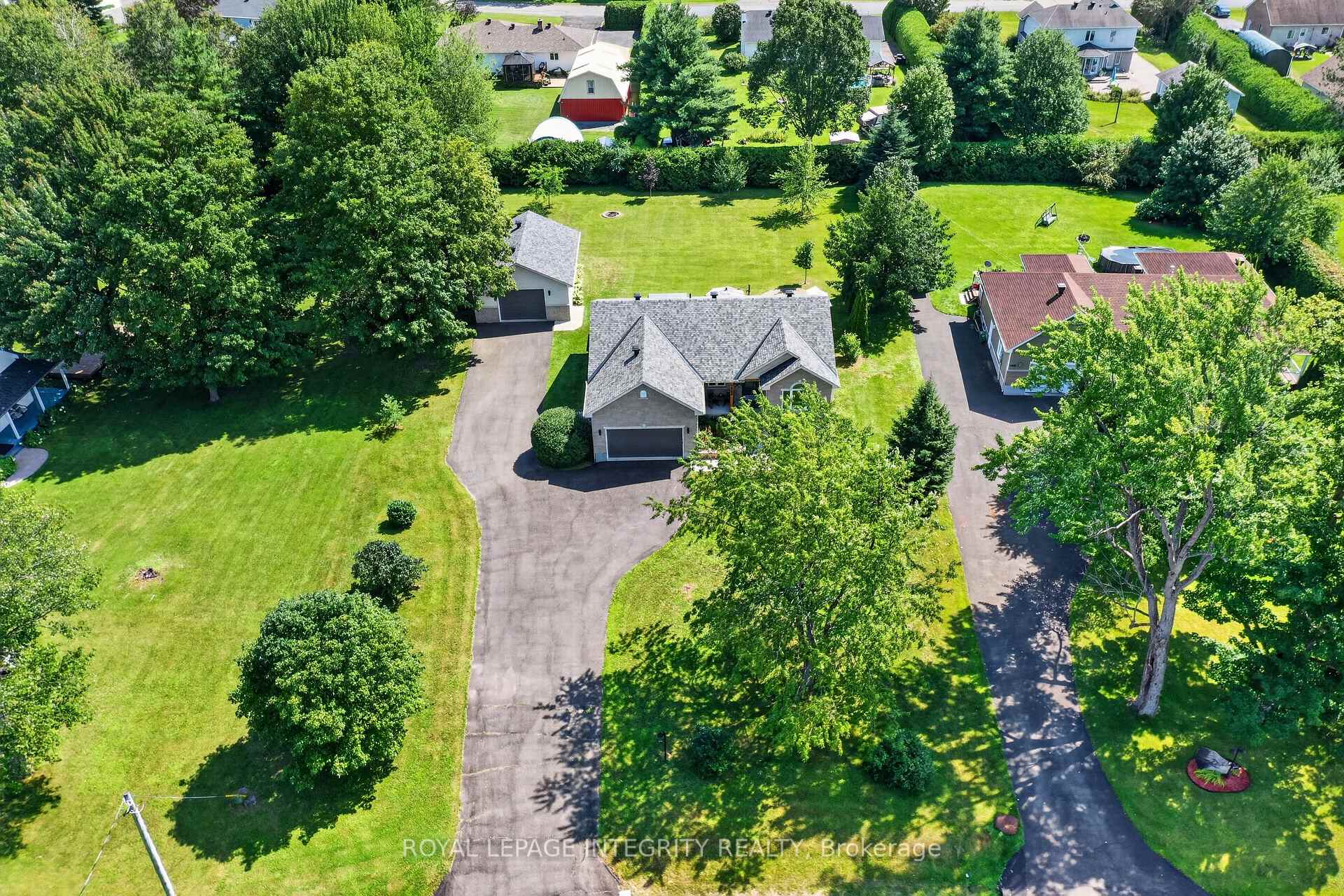 Photo 2 of 1946 Farisita Drive, Ottawa, Vars Village — HOMEH