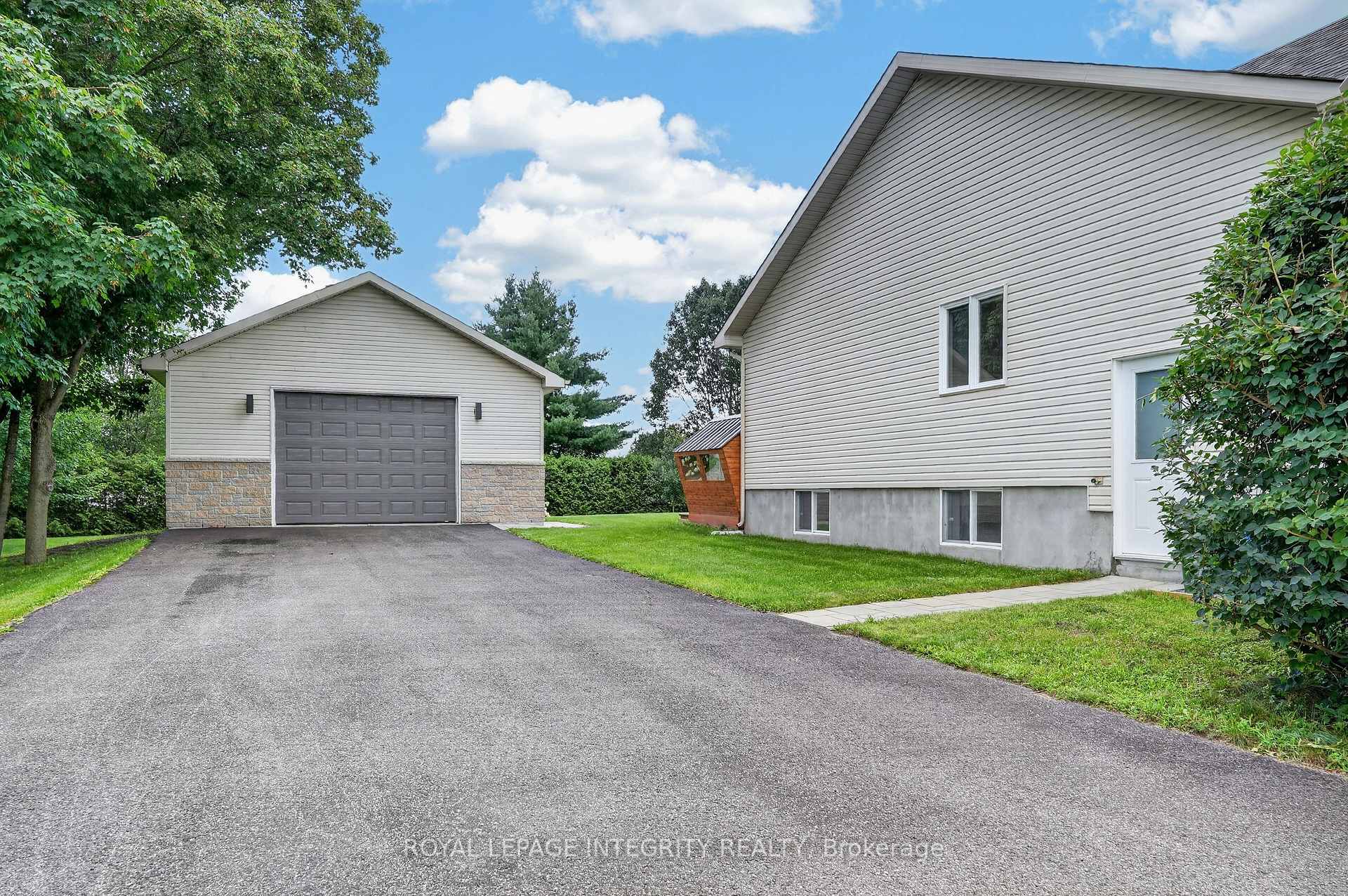 Photo 37 of 1946 Farisita Drive, Ottawa, Vars Village — HOMEH