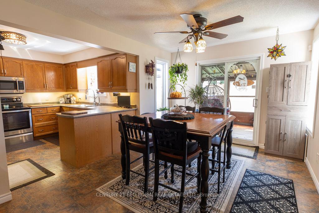 Photo 2 of 232 Thorne Drive, Strathroy-Caradoc, NE — HOMEH