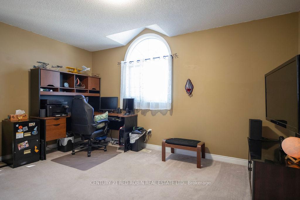 Photo 26 of 232 Thorne Drive, Strathroy-Caradoc, NE — HOMEH