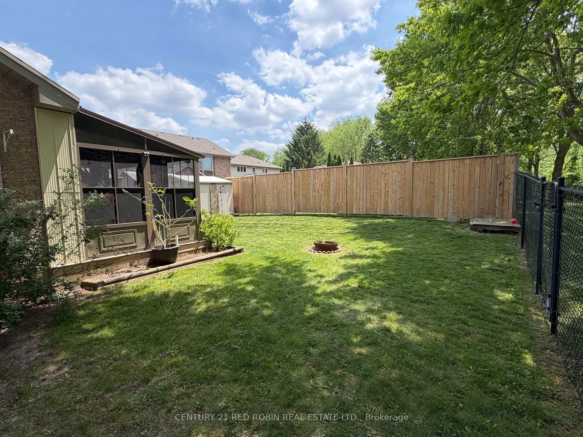 Photo 32 of 232 Thorne Drive, Strathroy-Caradoc, NE — HOMEH