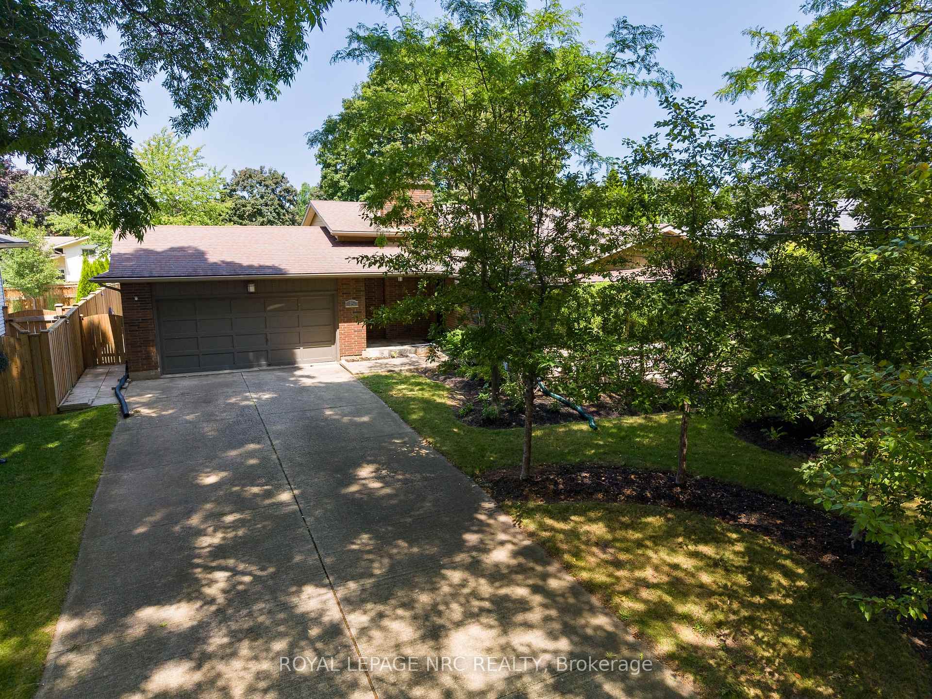 Photo 2 of 15 Black Friars Road, St. Catharines, Lakeshore — HOMEH