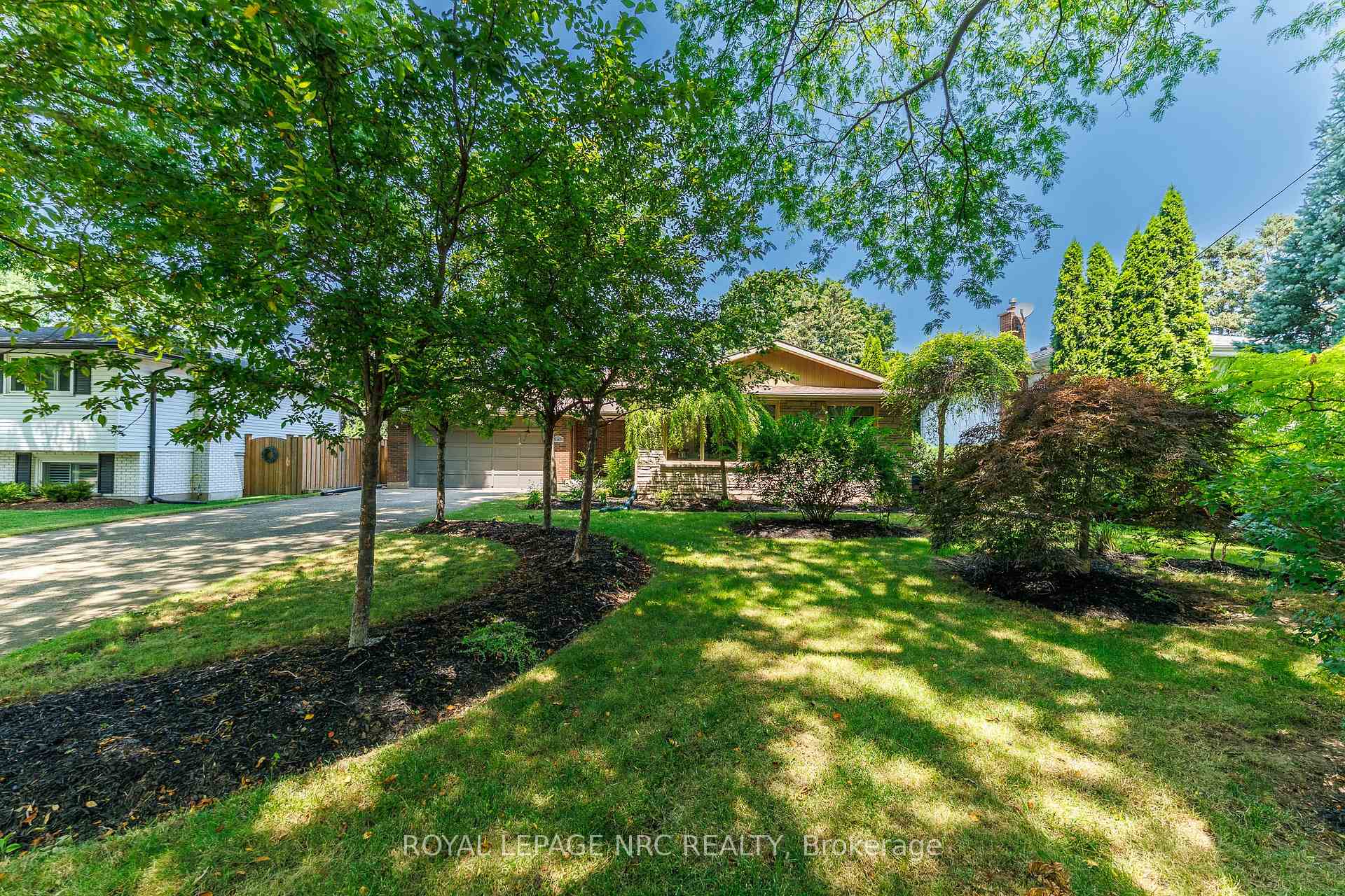 Photo 3 of 15 Black Friars Road, St. Catharines, Lakeshore — HOMEH