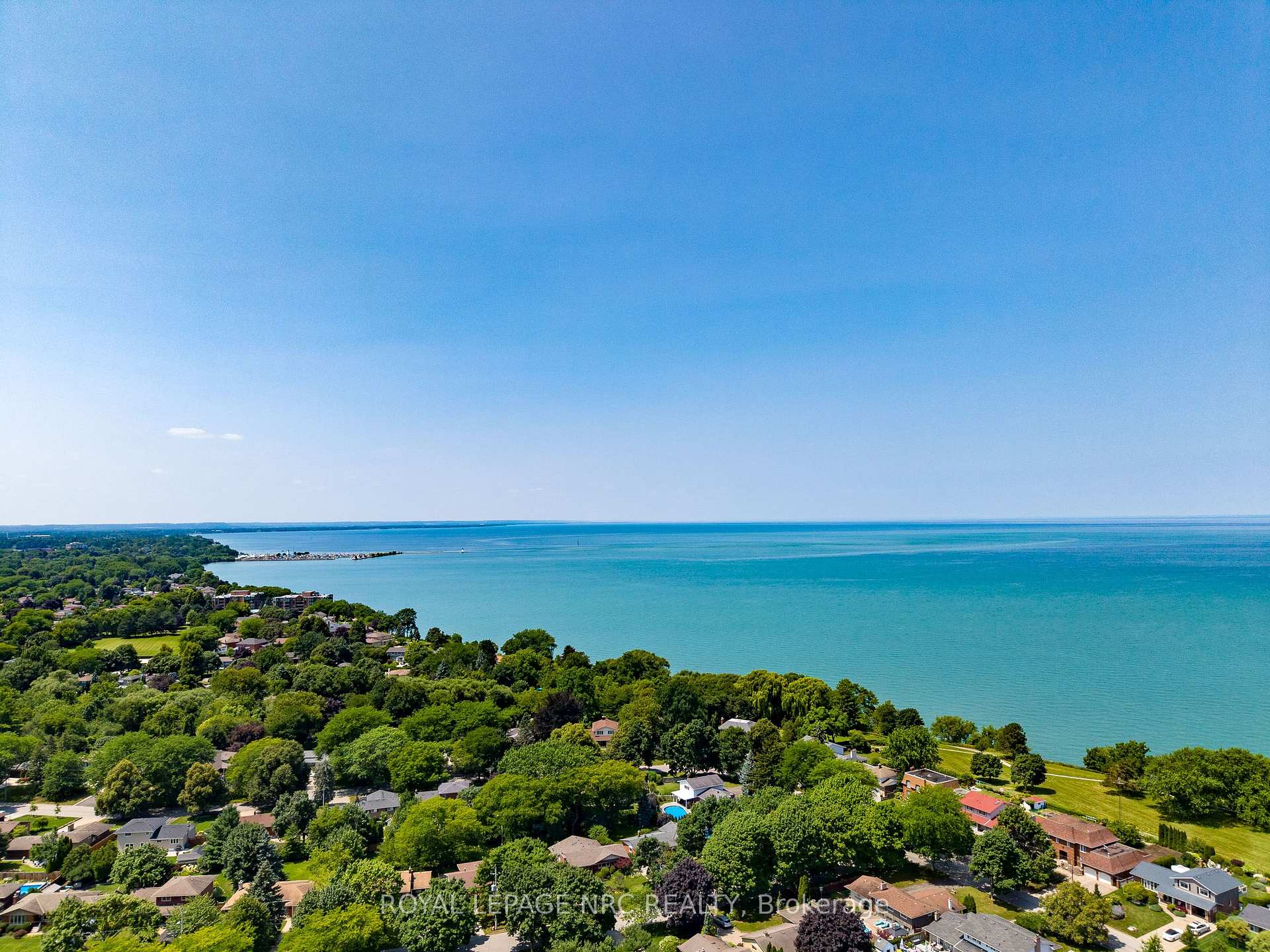 Photo 5 of 15 Black Friars Road, St. Catharines, Lakeshore — HOMEH