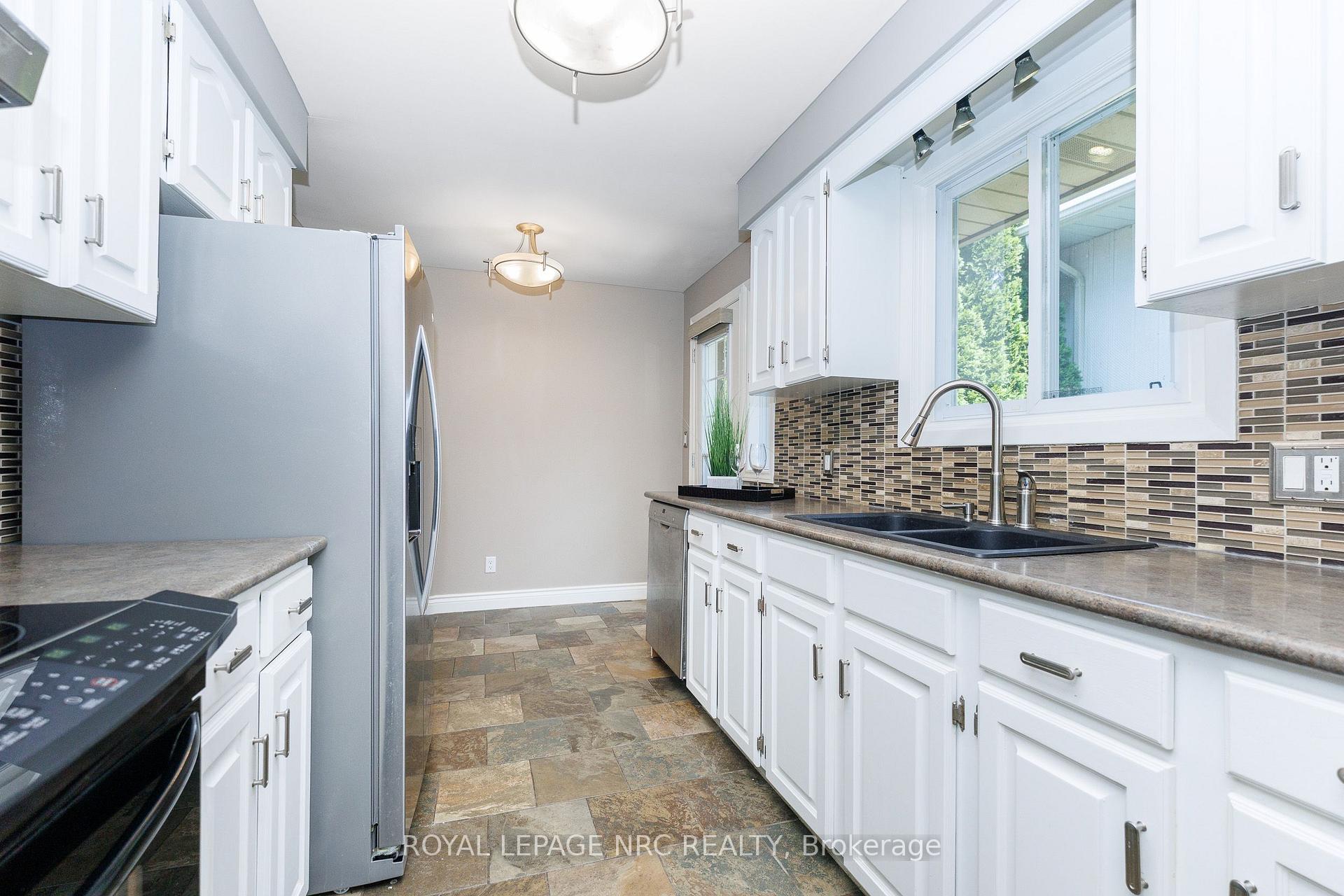 Photo 13 of 15 Black Friars Road, St. Catharines, Lakeshore — HOMEH
