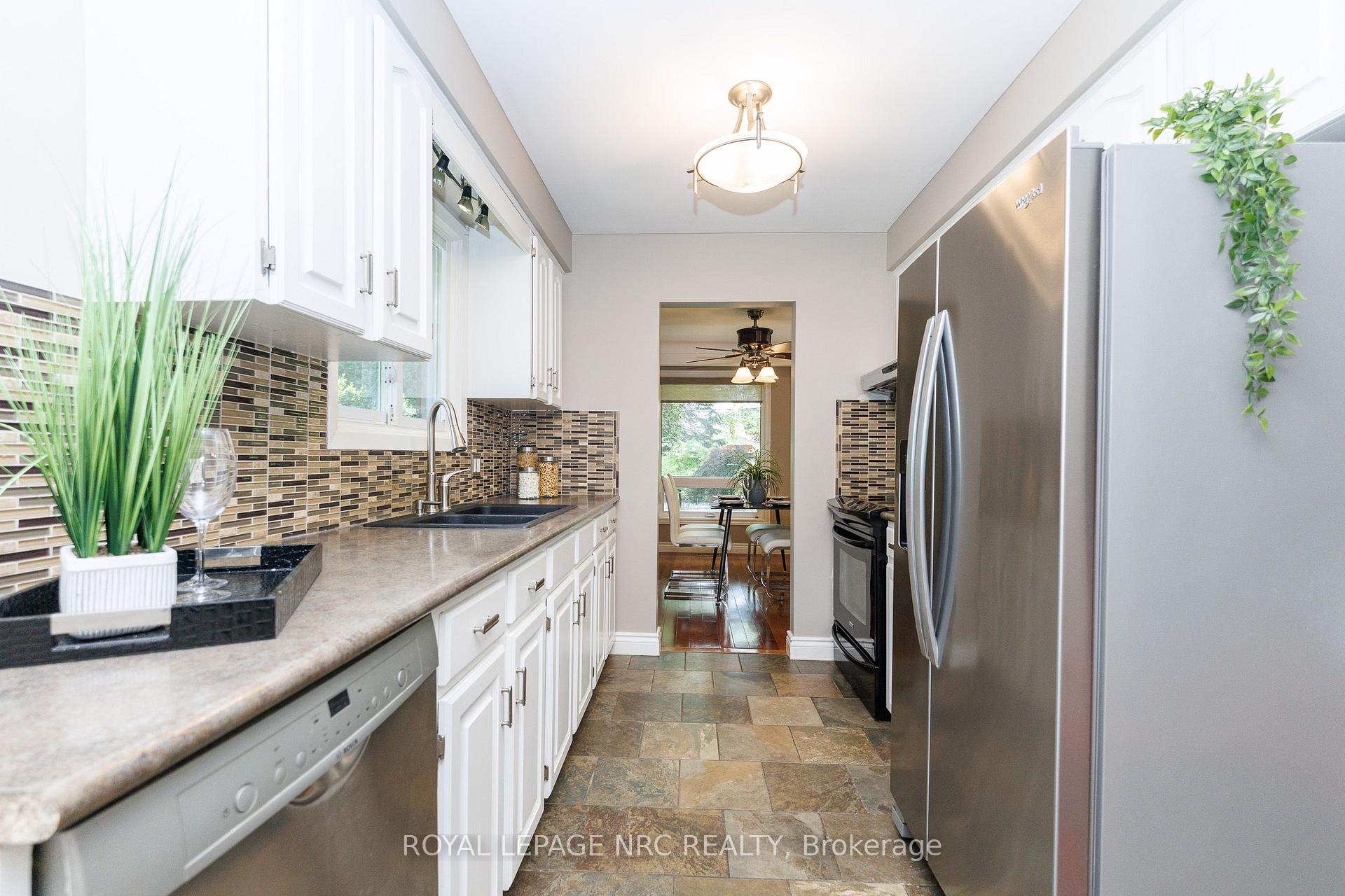 Photo 14 of 15 Black Friars Road, St. Catharines, Lakeshore — HOMEH