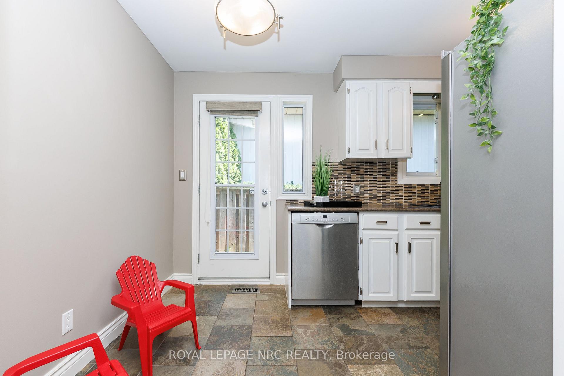 Photo 15 of 15 Black Friars Road, St. Catharines, Lakeshore — HOMEH