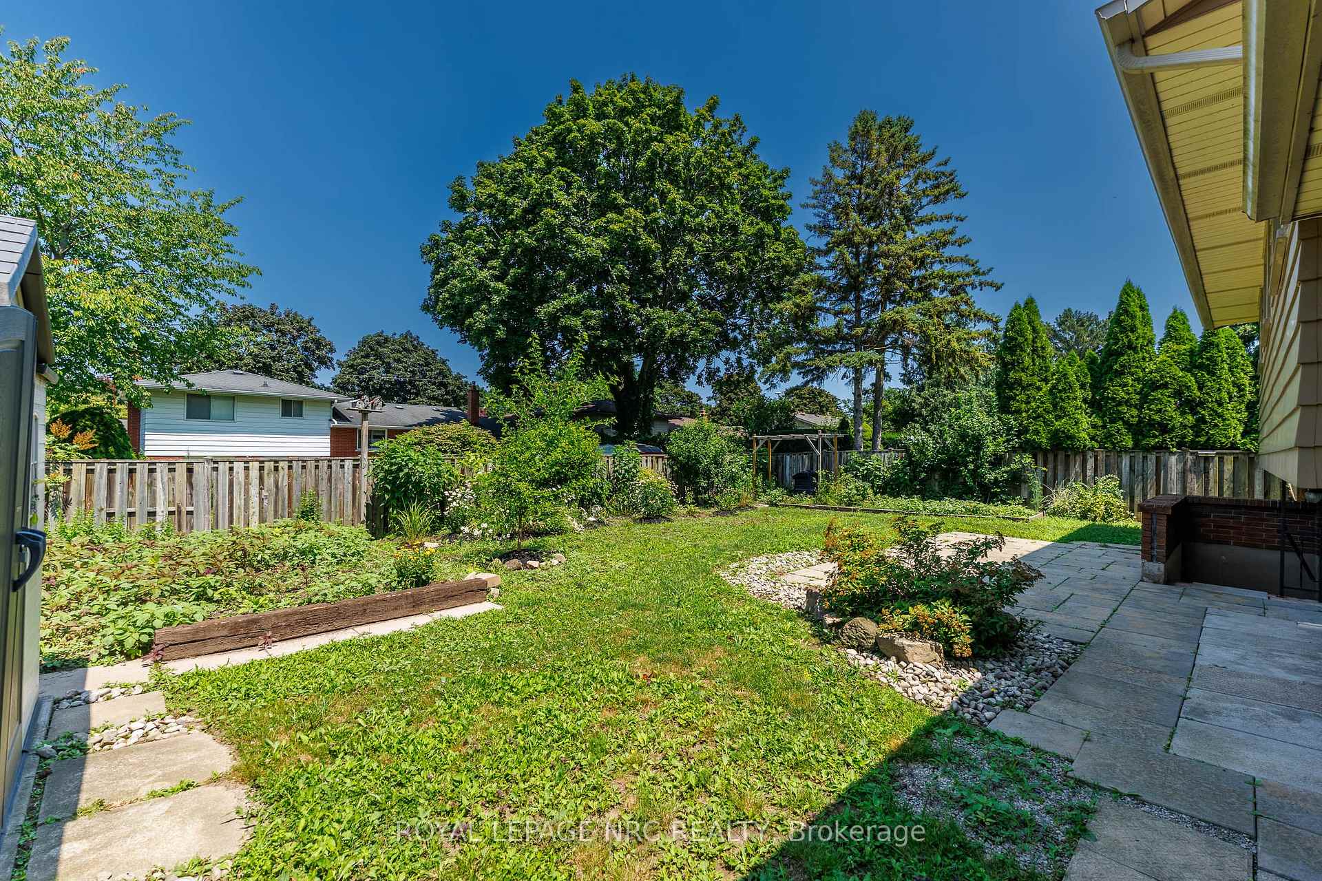 Photo 30 of 15 Black Friars Road, St. Catharines, Lakeshore — HOMEH
