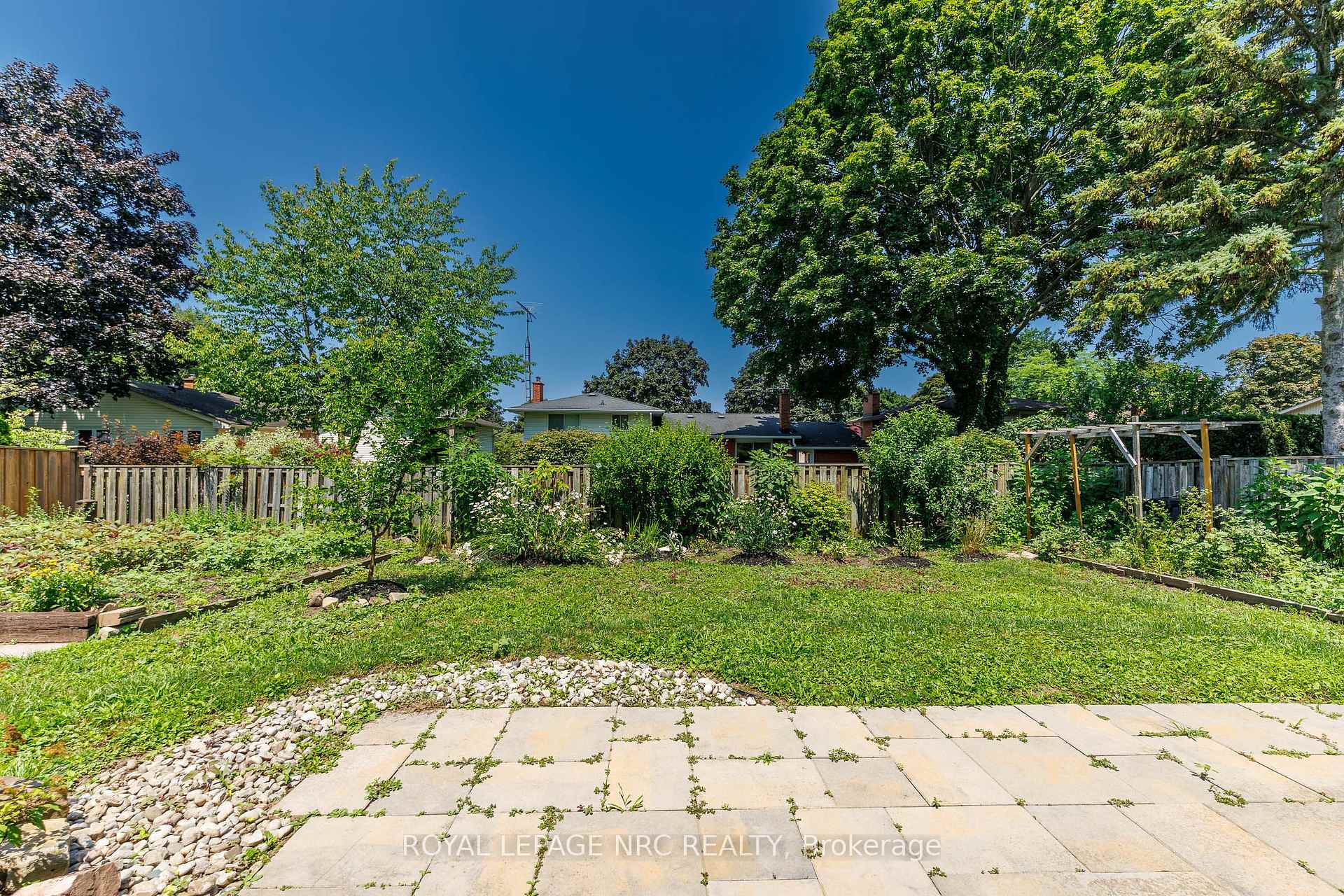 Photo 31 of 15 Black Friars Road, St. Catharines, Lakeshore — HOMEH