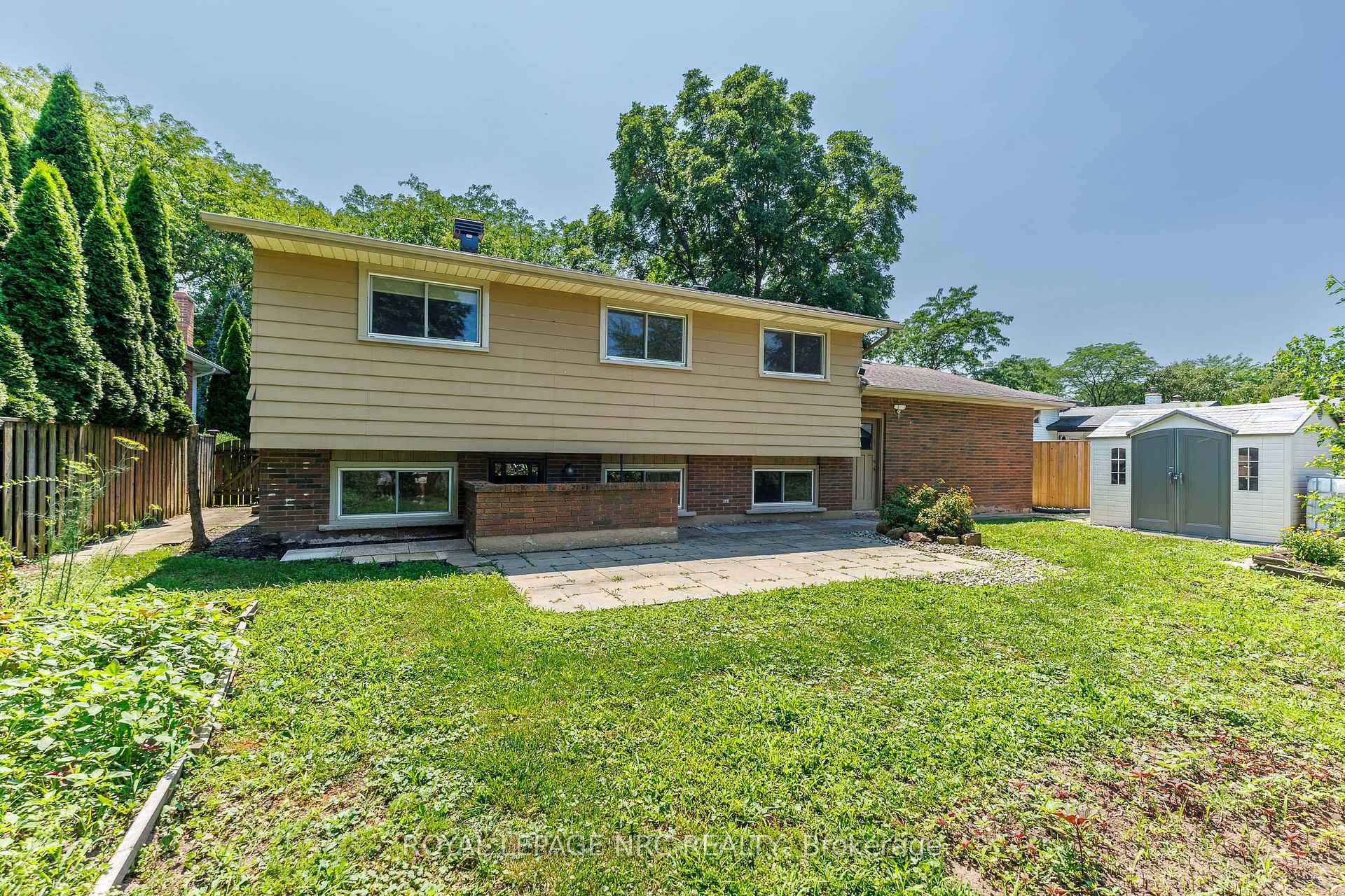 Photo 33 of 15 Black Friars Road, St. Catharines, Lakeshore — HOMEH