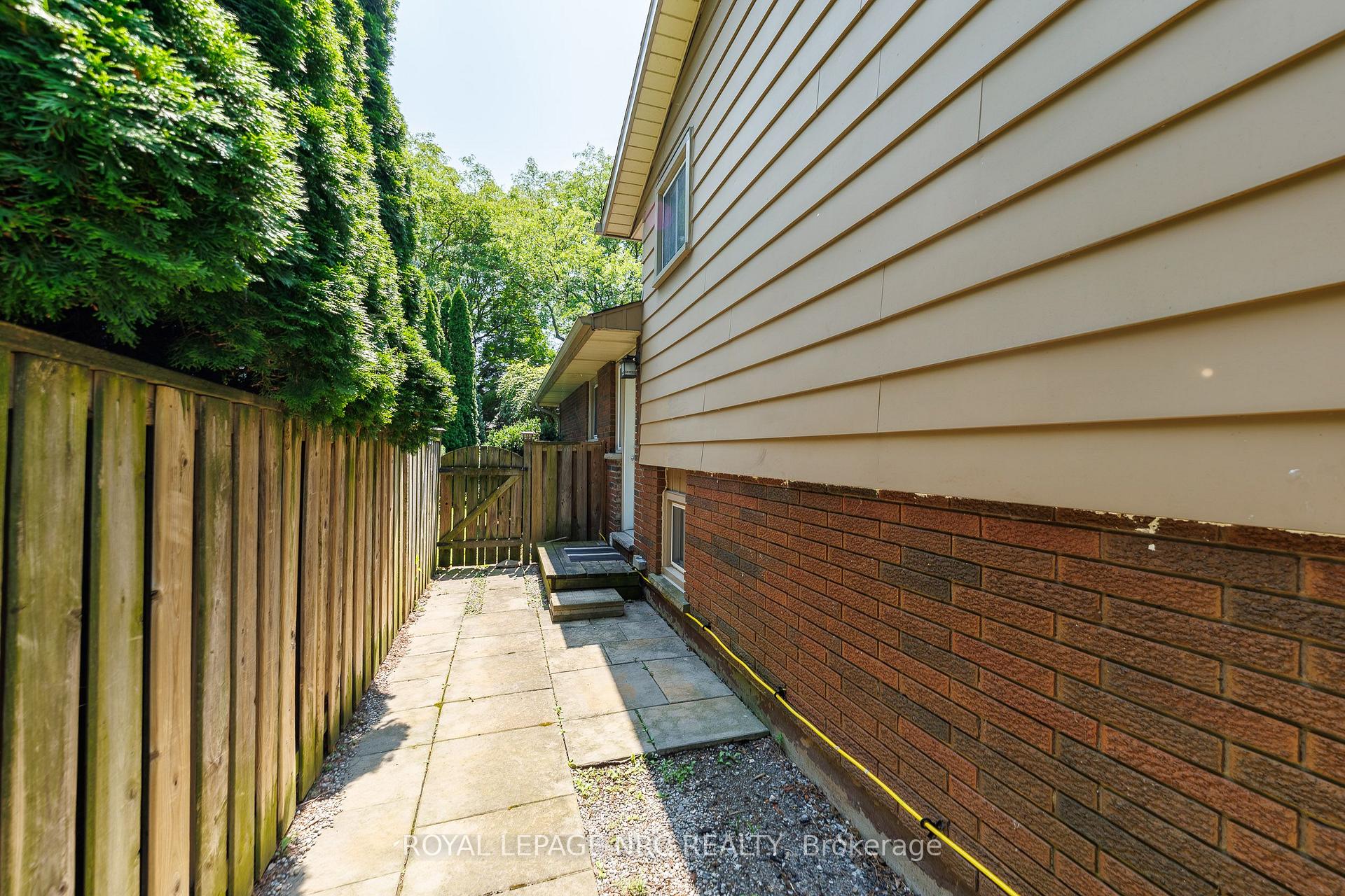 Photo 34 of 15 Black Friars Road, St. Catharines, Lakeshore — HOMEH