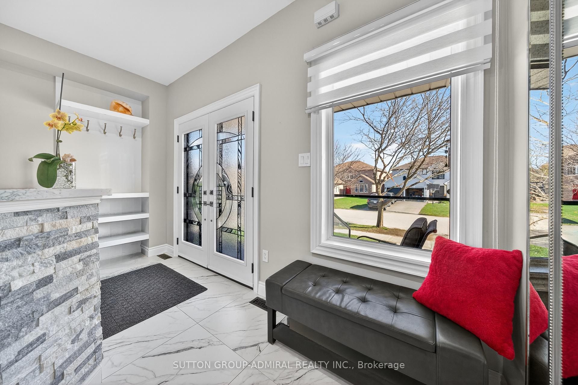 Photo 7 of 62 Prince George Crescent, Barrie, Innis-Shore — HOMEH