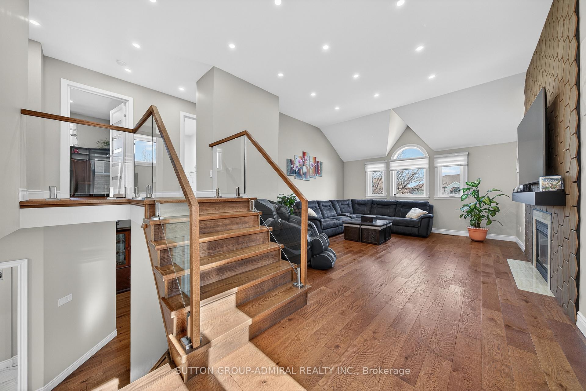 Photo 18 of 62 Prince George Crescent, Barrie, Innis-Shore — HOMEH