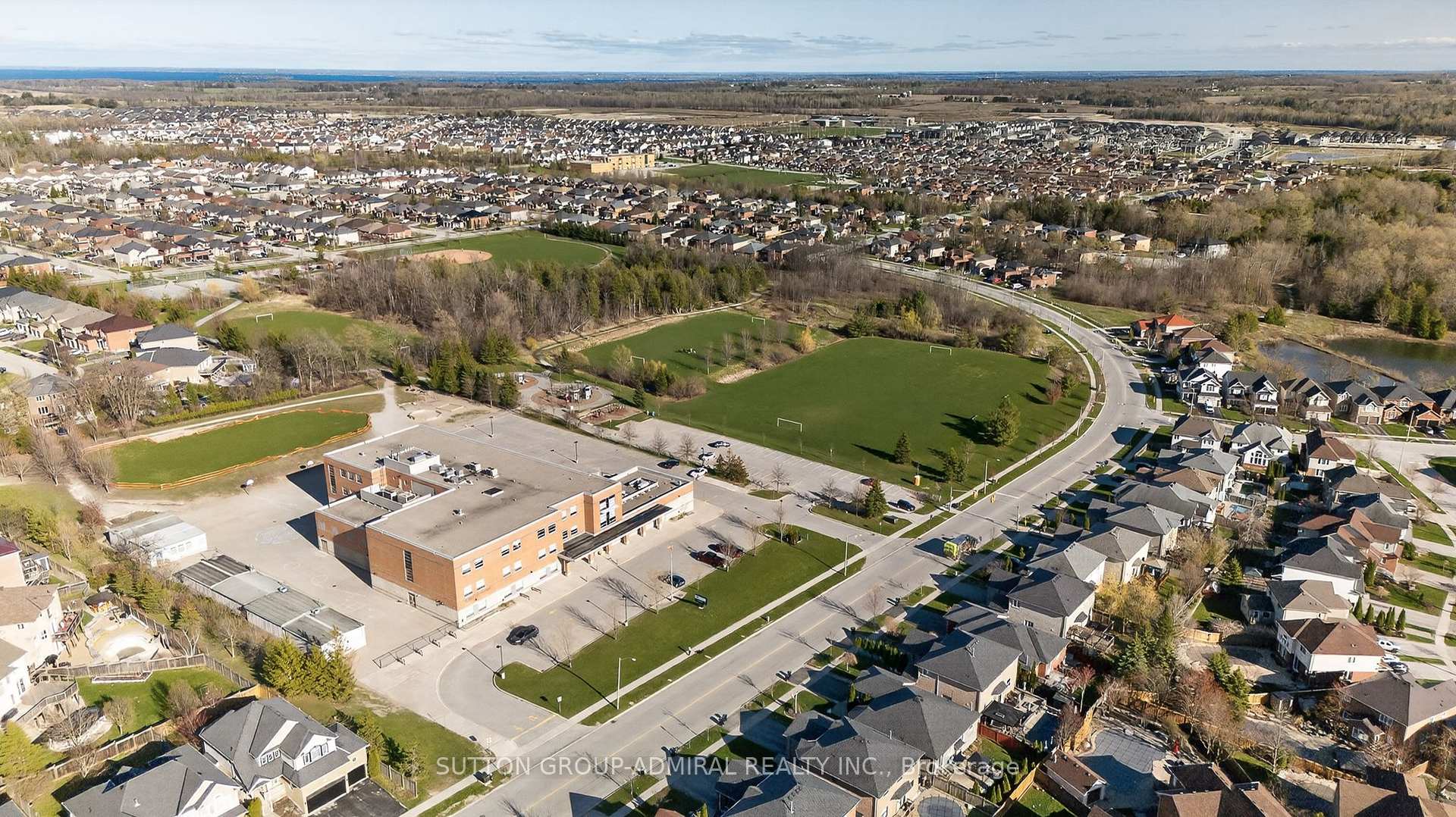 Photo 50 of 62 Prince George Crescent, Barrie, Innis-Shore — HOMEH