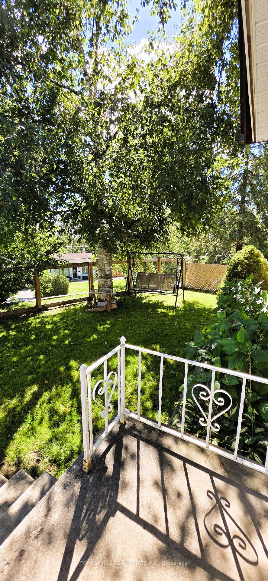 Photo 5 of 4 Karen Crescent, Orillia — HOMEH