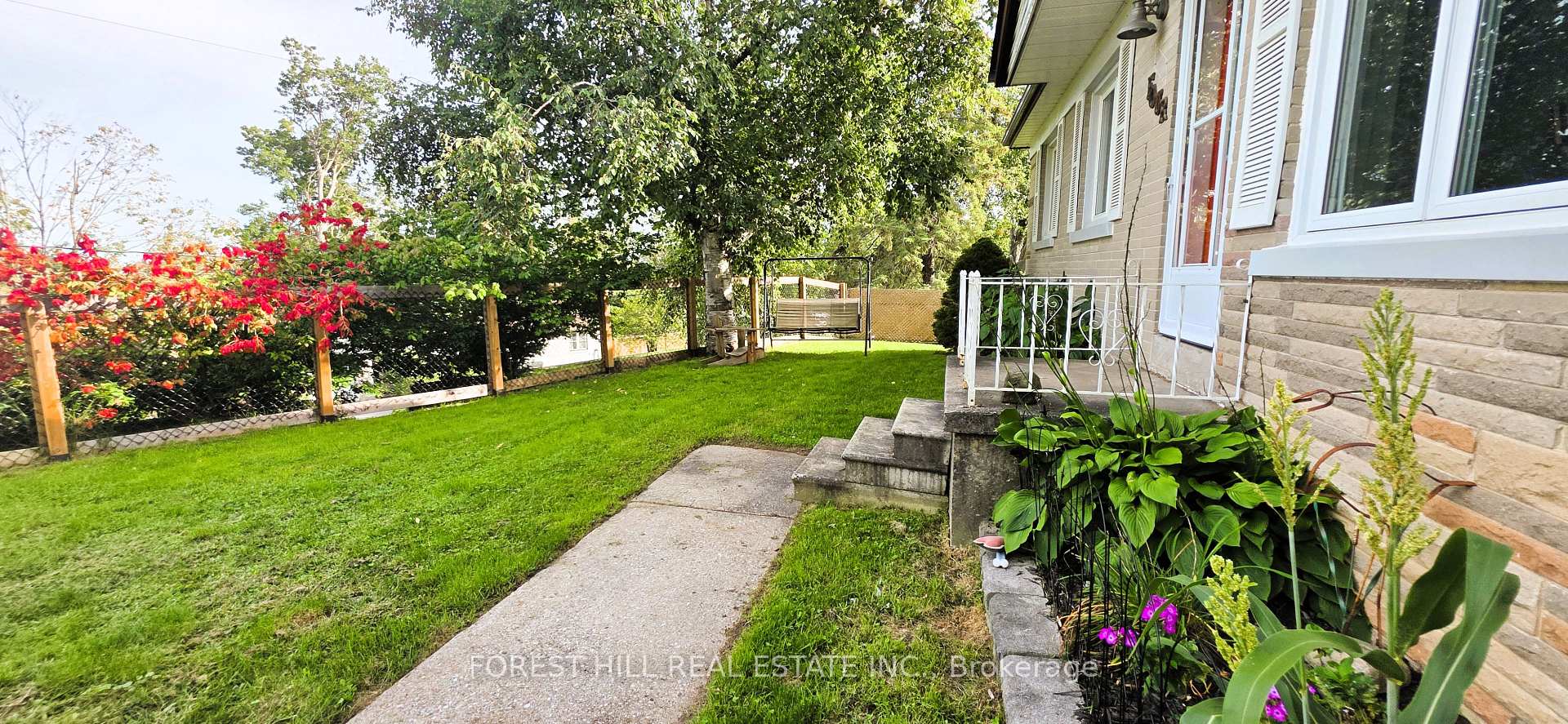 Photo 2 of 4 Karen Crescent, Orillia — HOMEH