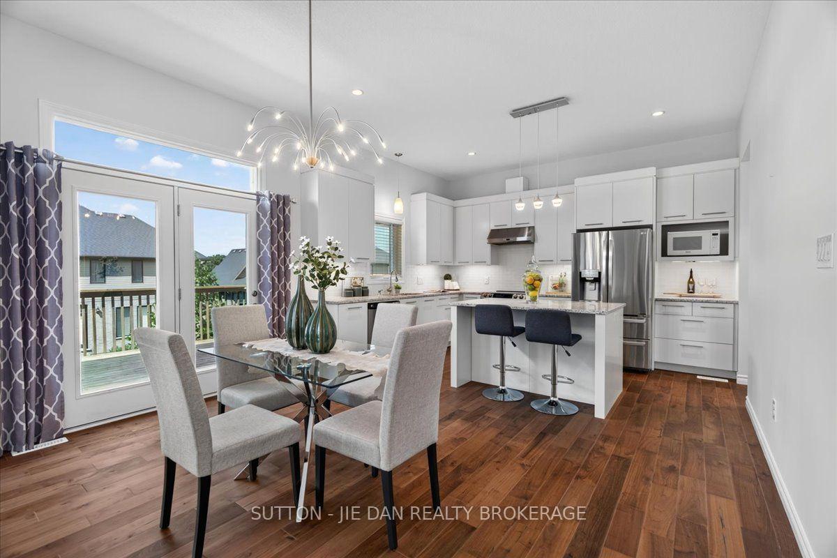 Photo 4 of 2361 Torrey Pines Way, London, North R — HOMEH