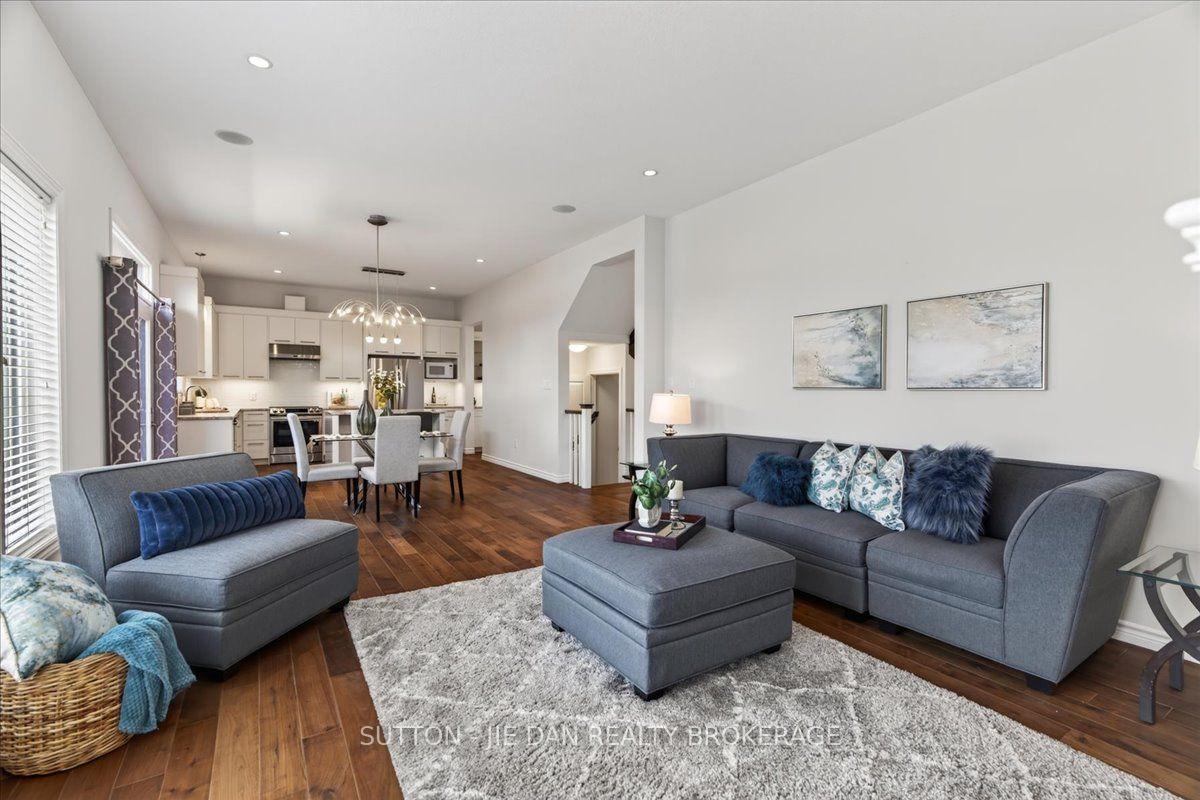 Photo 5 of 2361 Torrey Pines Way, London, North R — HOMEH