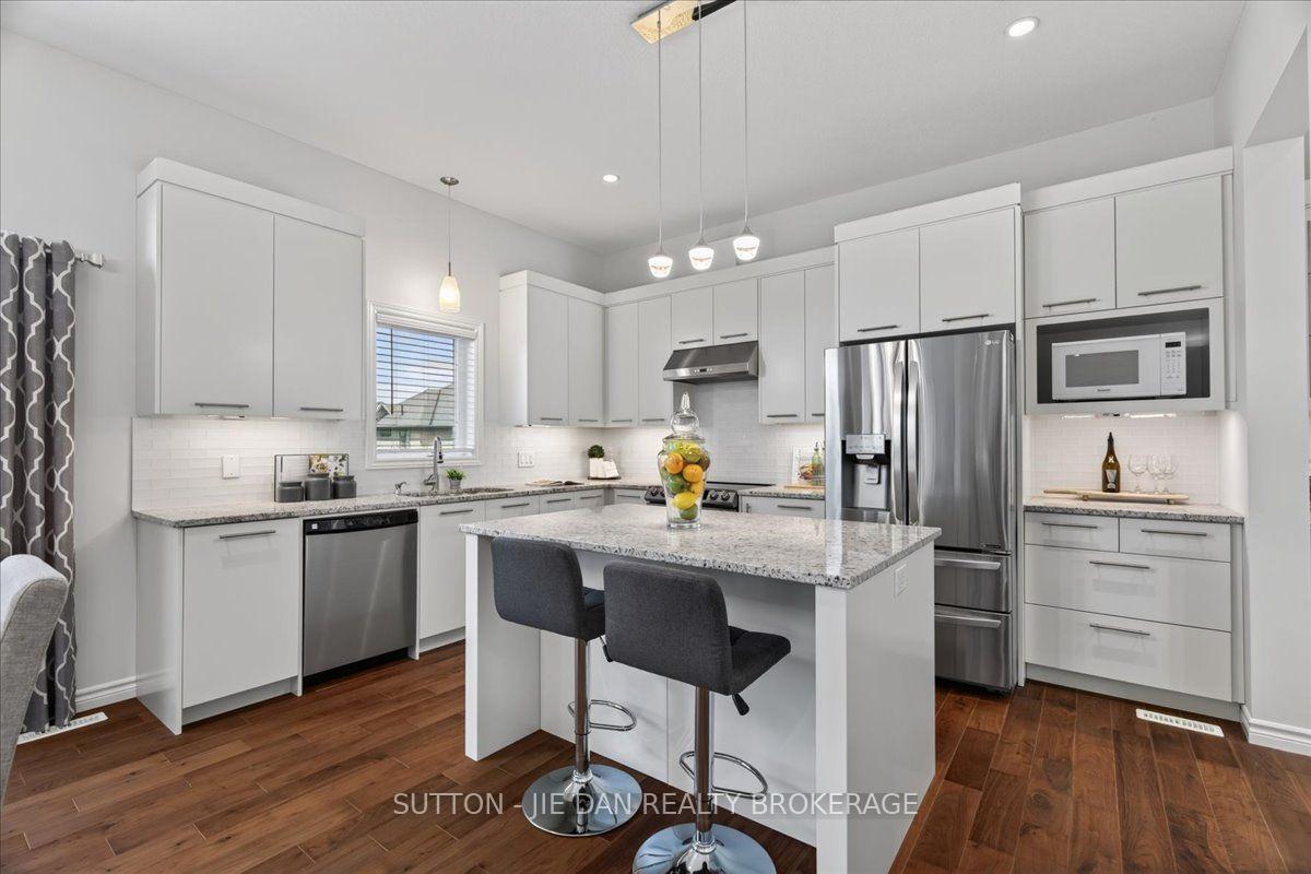 Photo 7 of 2361 Torrey Pines Way, London, North R — HOMEH