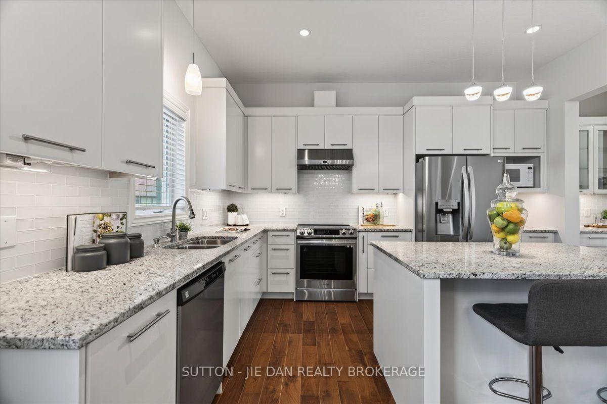 Photo 8 of 2361 Torrey Pines Way, London, North R — HOMEH