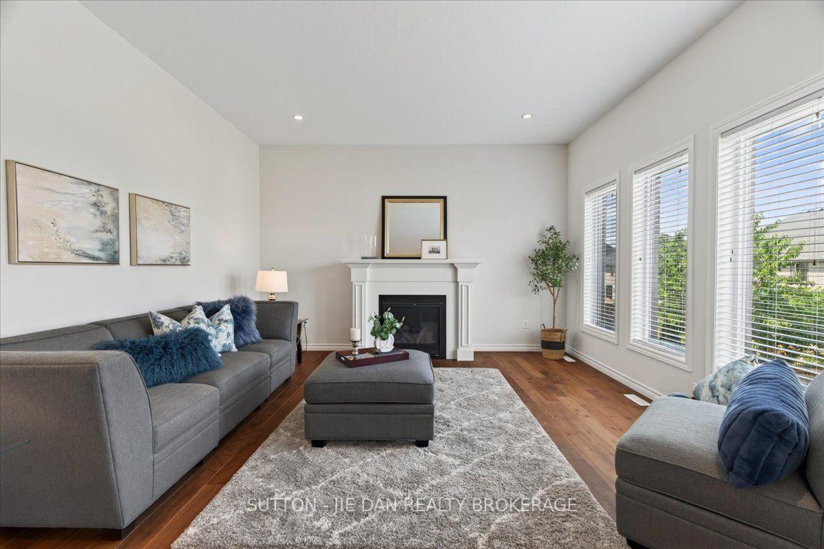 Photo 12 of 2361 Torrey Pines Way, London, North R — HOMEH