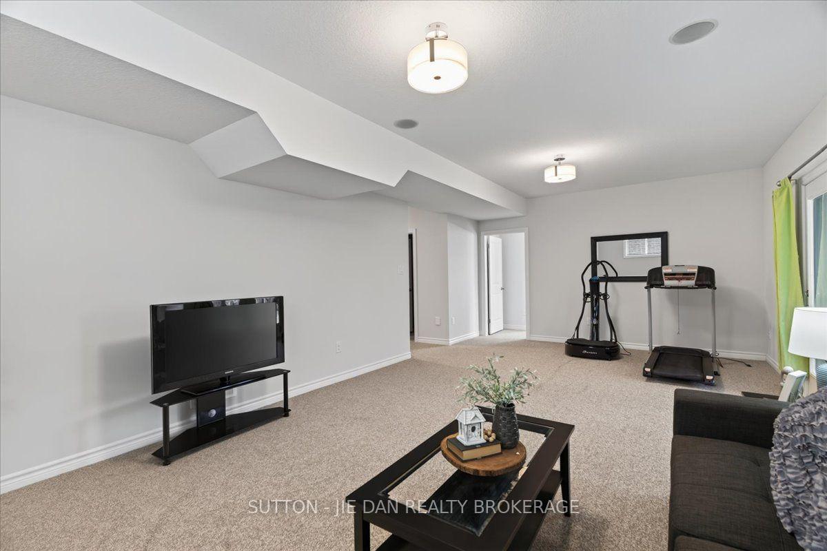 Photo 37 of 2361 Torrey Pines Way, London, North R — HOMEH