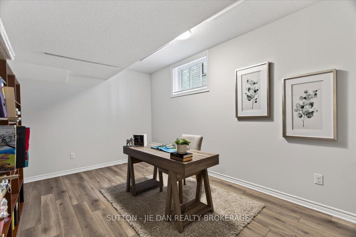 Photo 38 of 2361 Torrey Pines Way, London, North R — HOMEH
